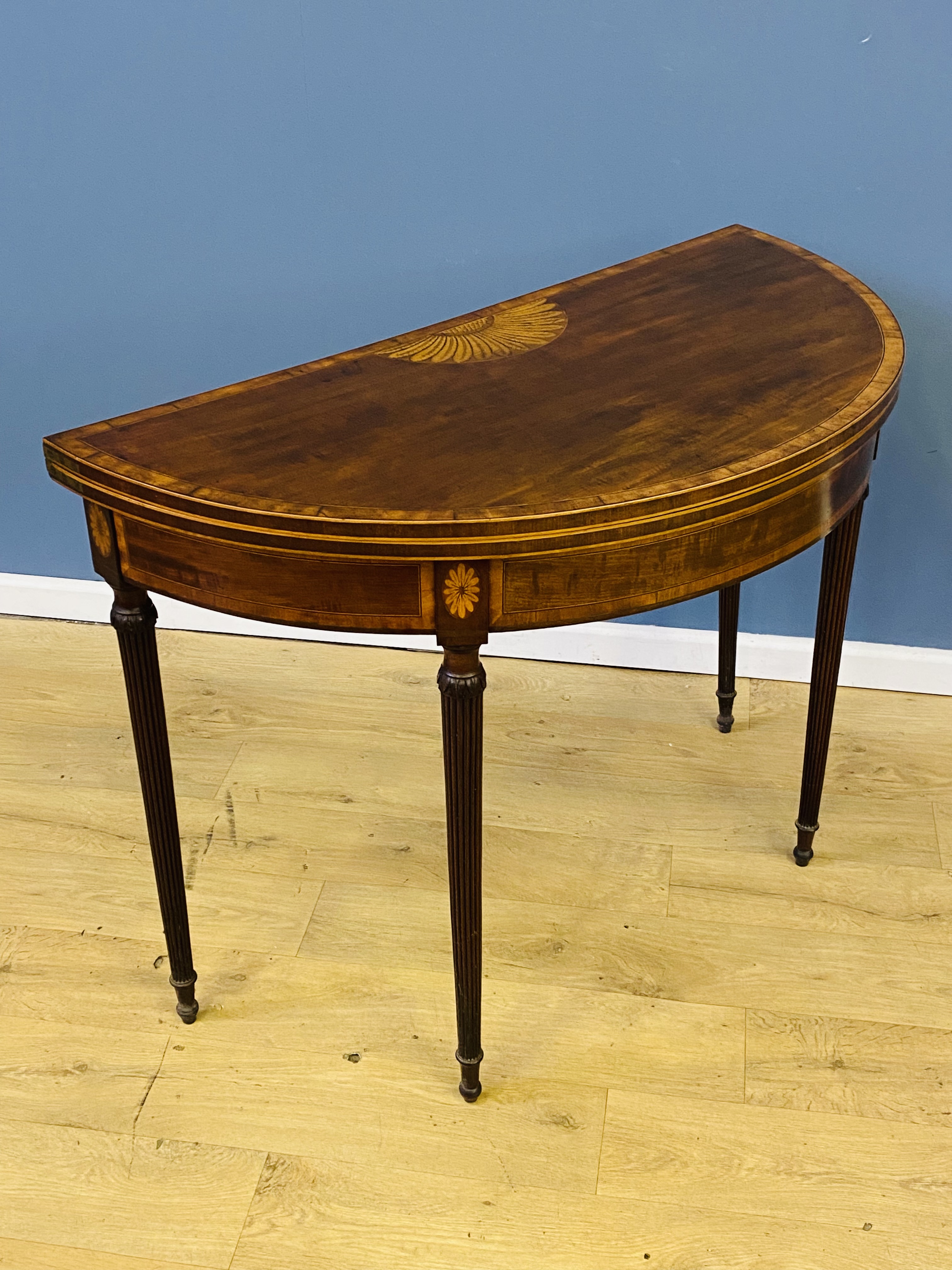 Georgian mahogany demi lune card table - Image 4 of 10