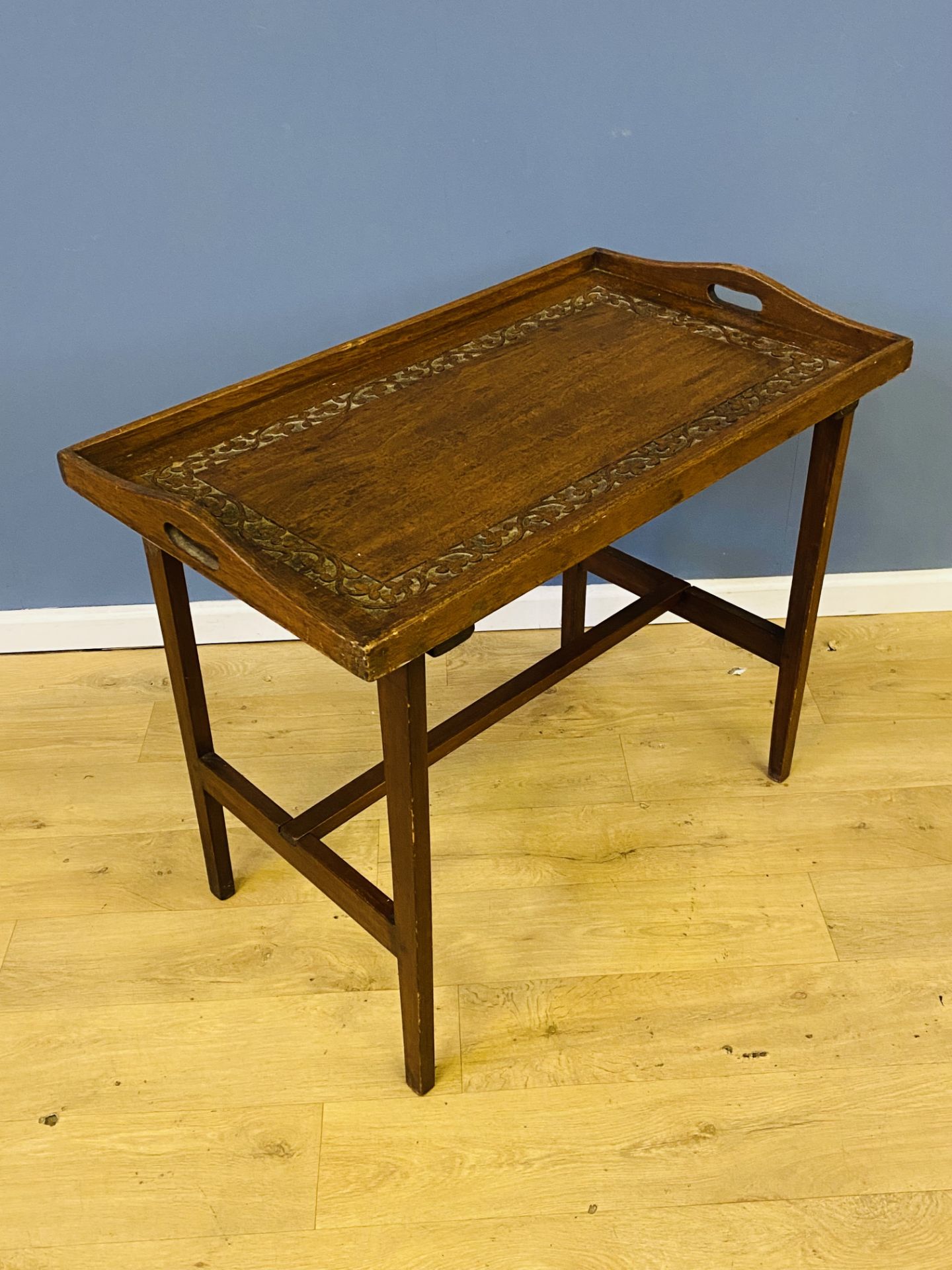 Carved mahogany tray top table - Image 2 of 8