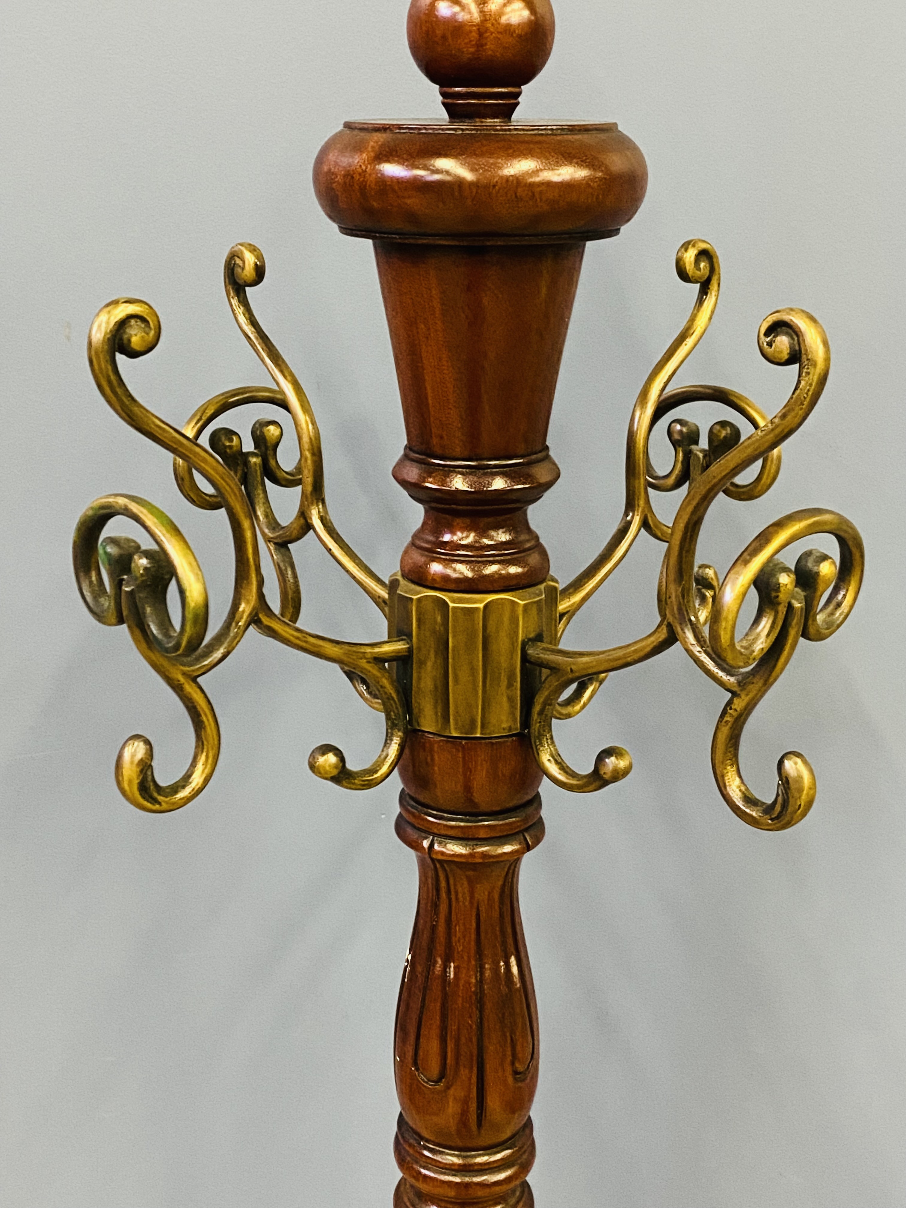 Reproduction mahogany hat and coat stand - Image 4 of 5