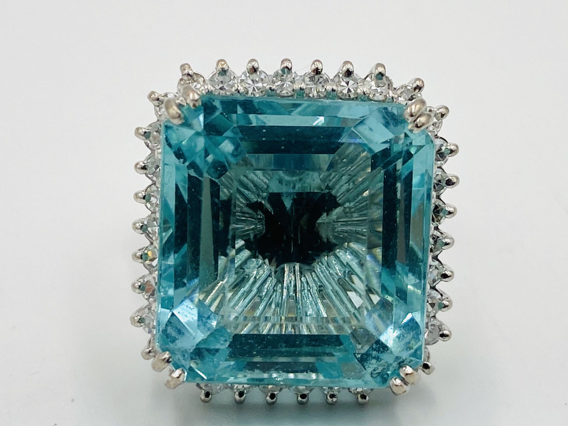 18ct white gold, aquamarine and diamond ring - Image 4 of 4