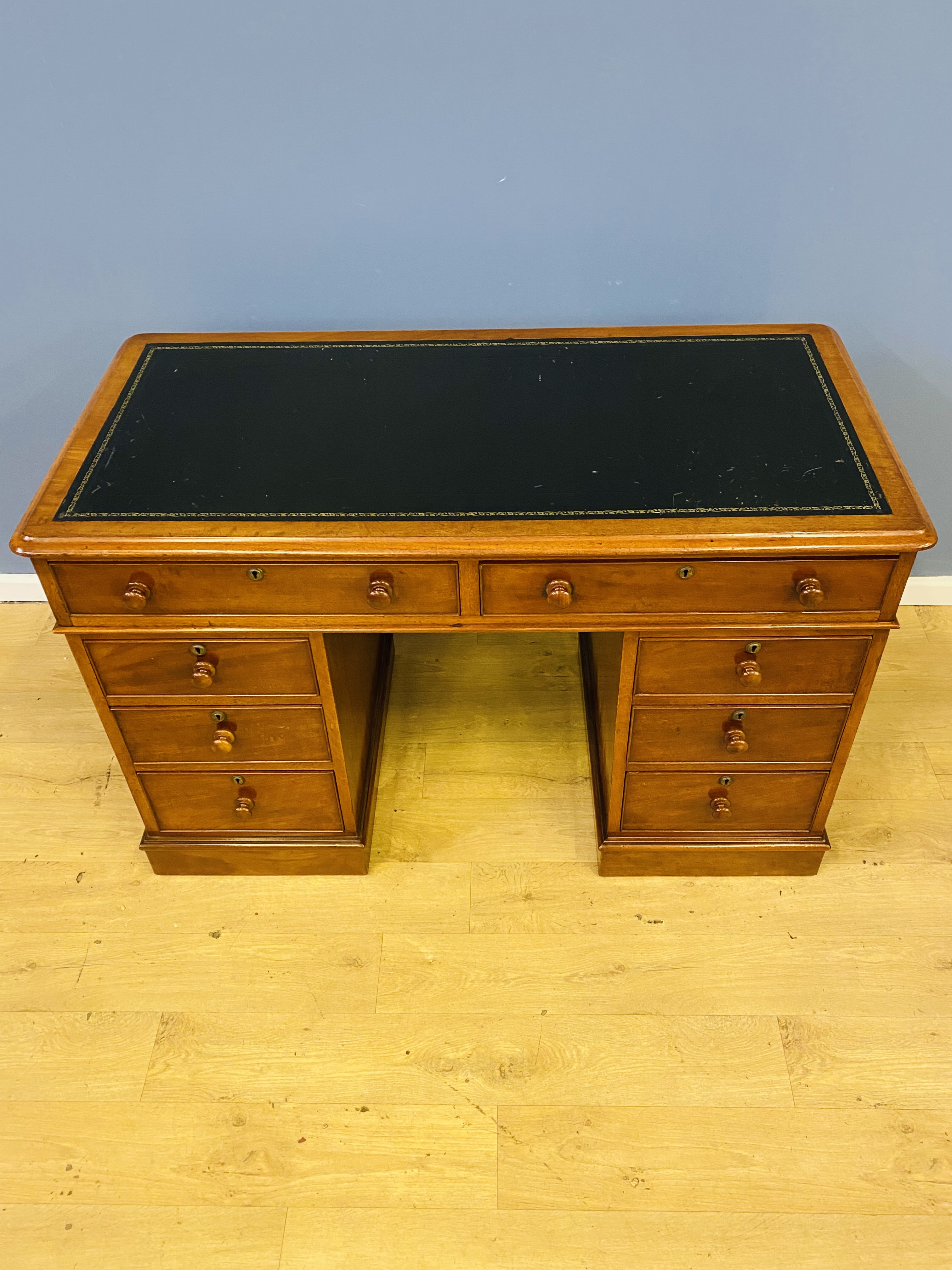 Mahogany pedestal desk - Image 2 of 9