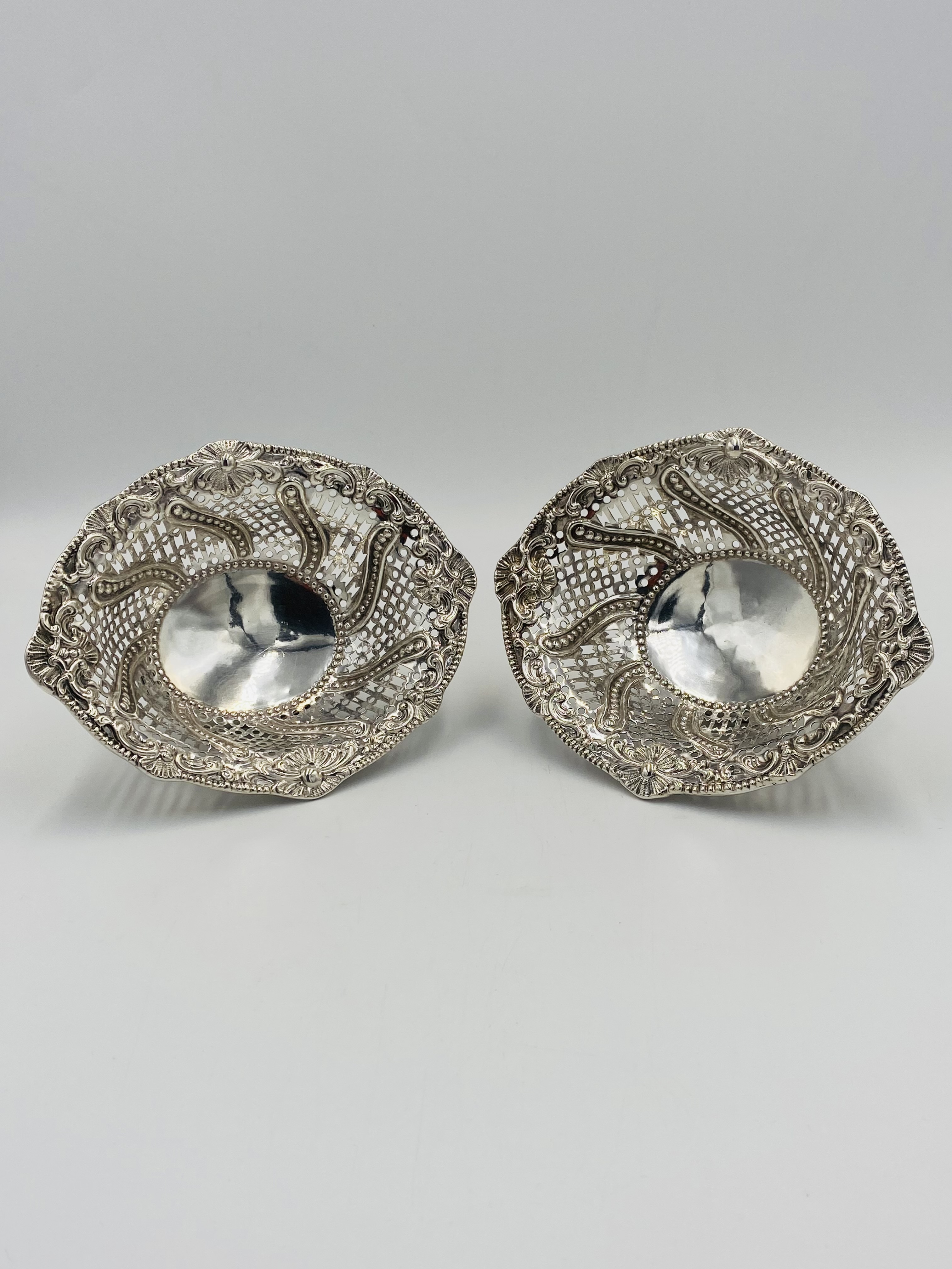 Pair of pierced bon bon dishes, London 1891 - Image 2 of 6