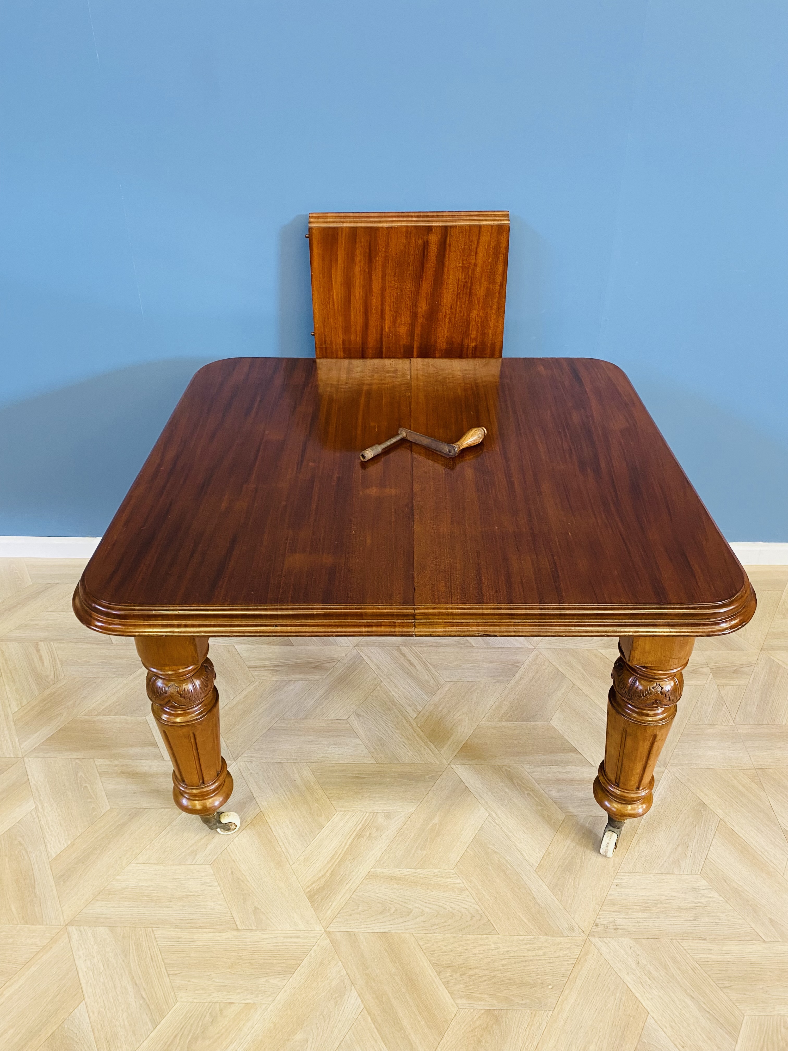 Victorian mahogany wind out dining table - Image 7 of 8