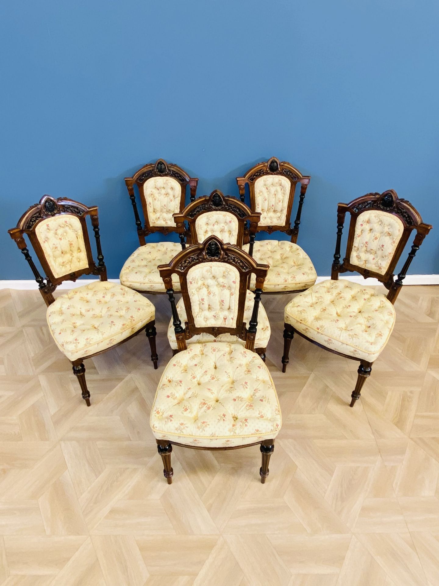 Set of six Victorian walnut chairs - Bild 2 aus 9