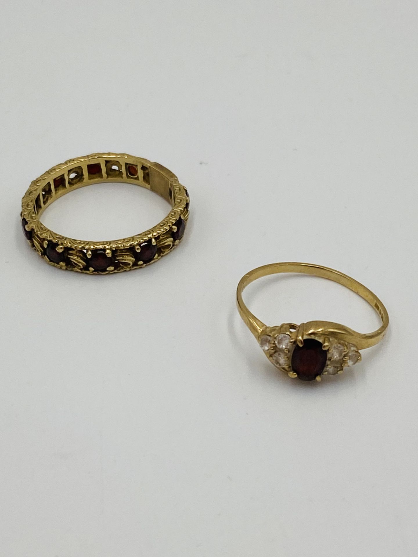 9ct gold ring set; together with yellow metal eternity ring - Bild 2 aus 6