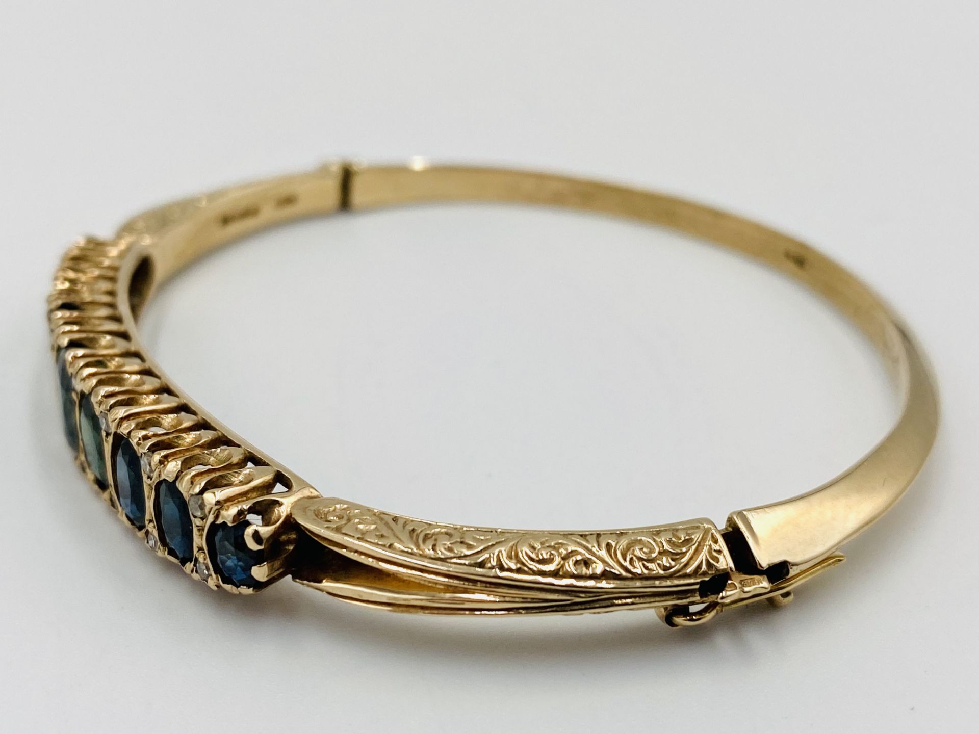 9ct gold and sapphire bracelet - Image 4 of 5