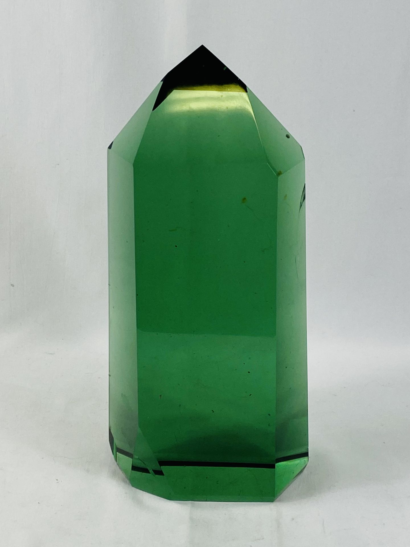 Green glass six sided obelisk. - Image 3 of 4