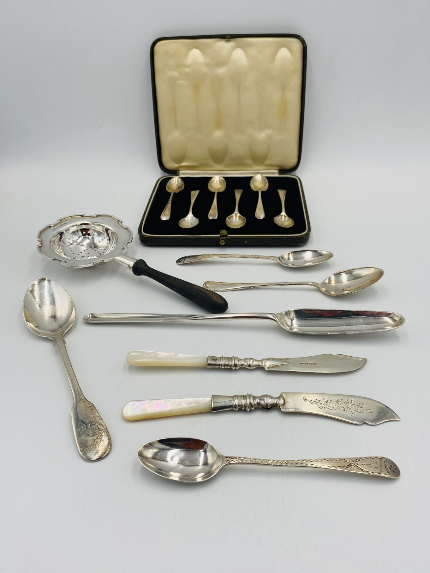 Boxed set of silver spoons and other silver flatware - Image 3 of 5