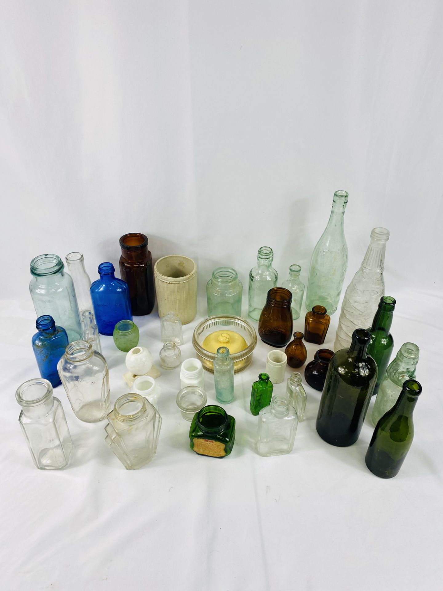 A Reading Victorian codd bottle and 36 bottles/pots and two other items - Image 2 of 5