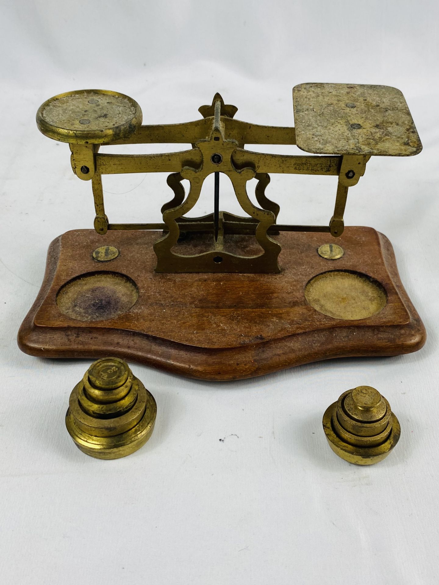 Oak table gong together with a set of postal scales - Image 4 of 5