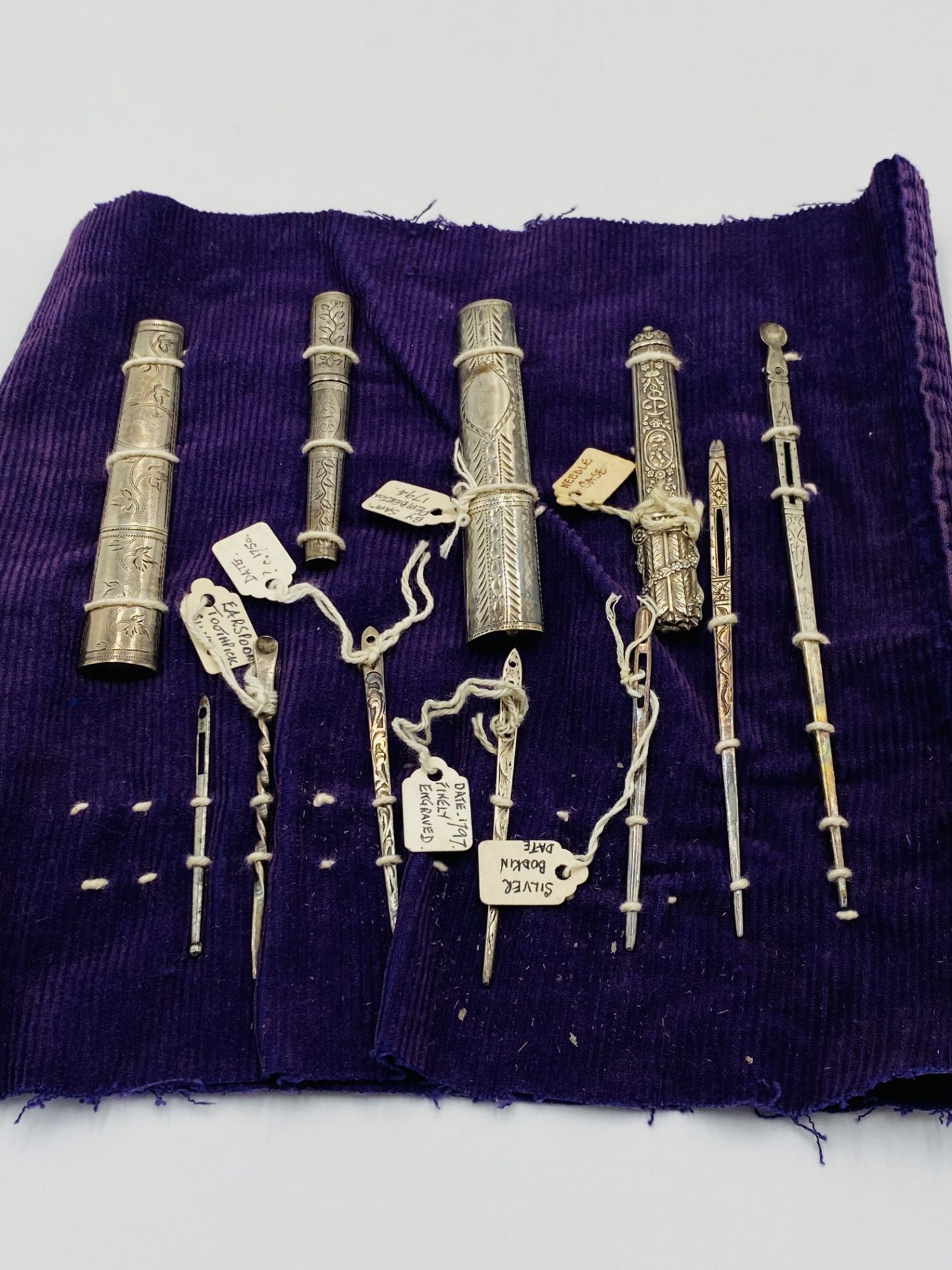 A collection of silver needle cases and bodkins - Image 5 of 5