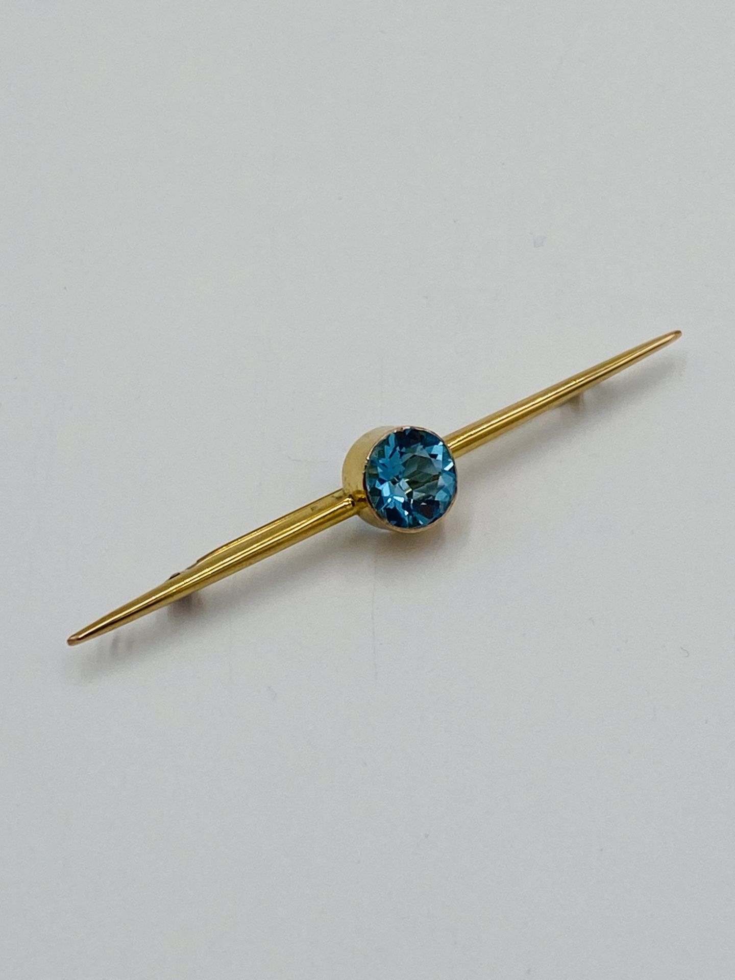 9ct gold bar brooch