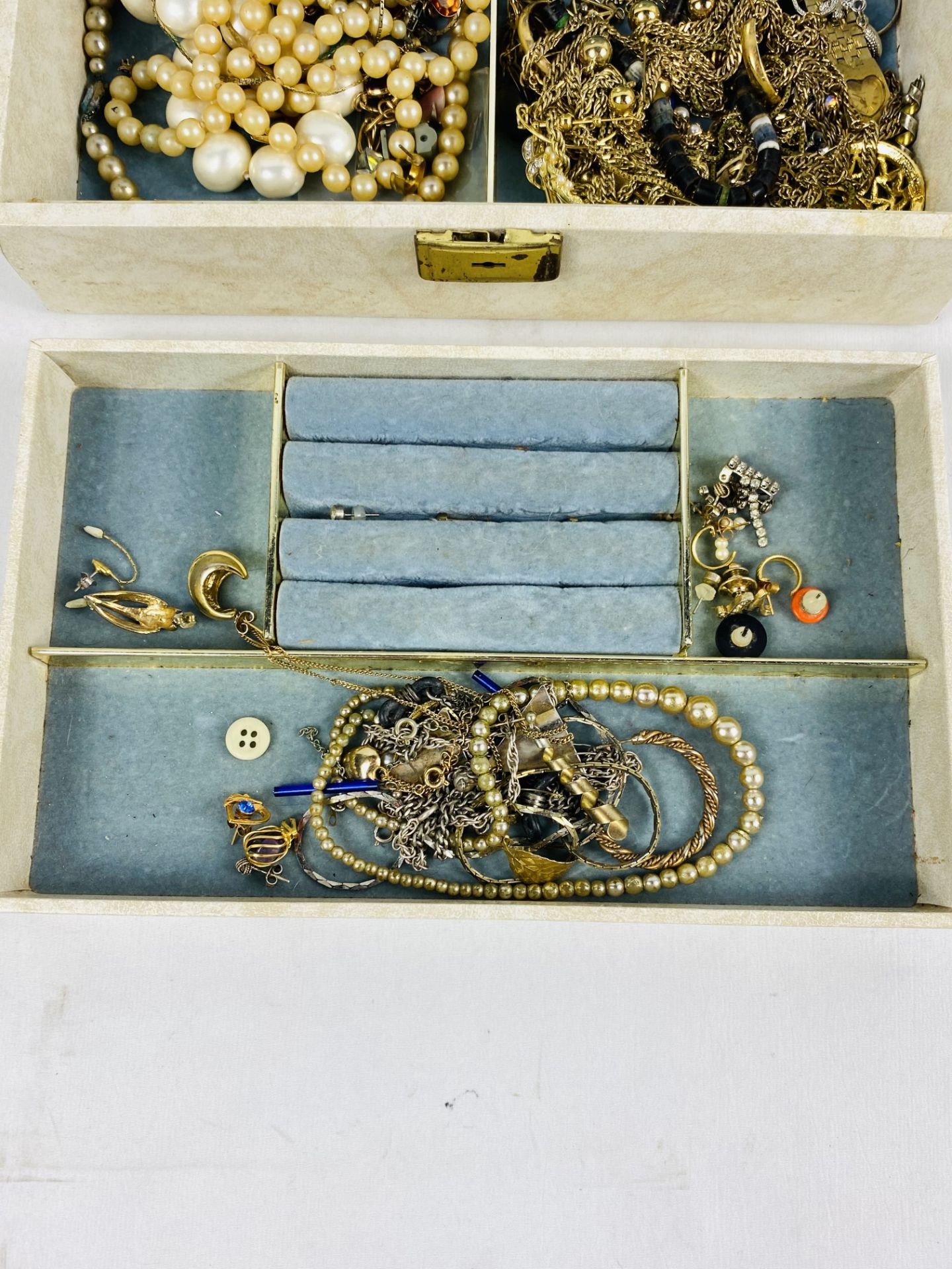 Quantity of costume jewellery - Image 2 of 5