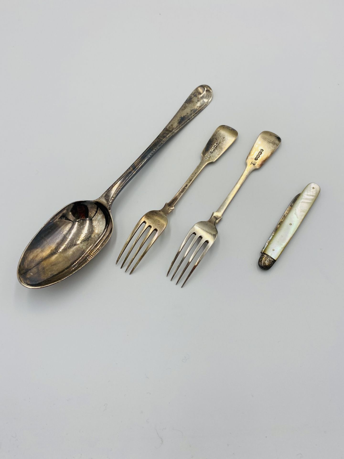 George III silver table spoon, together with other items of silver - Bild 7 aus 7