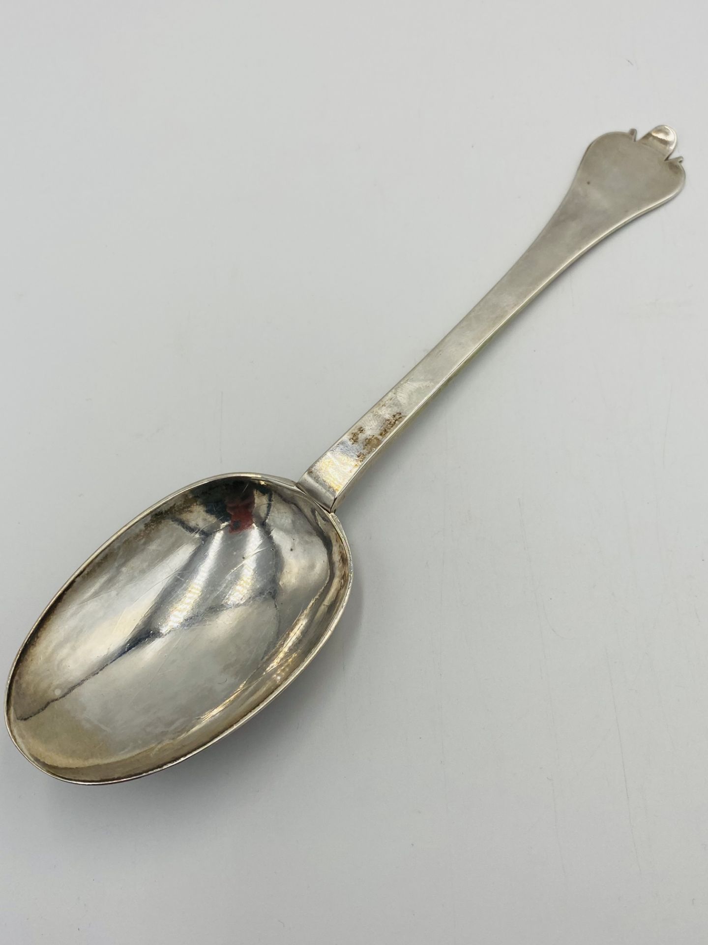 William III silver trefid spoon 1695 - Image 2 of 5