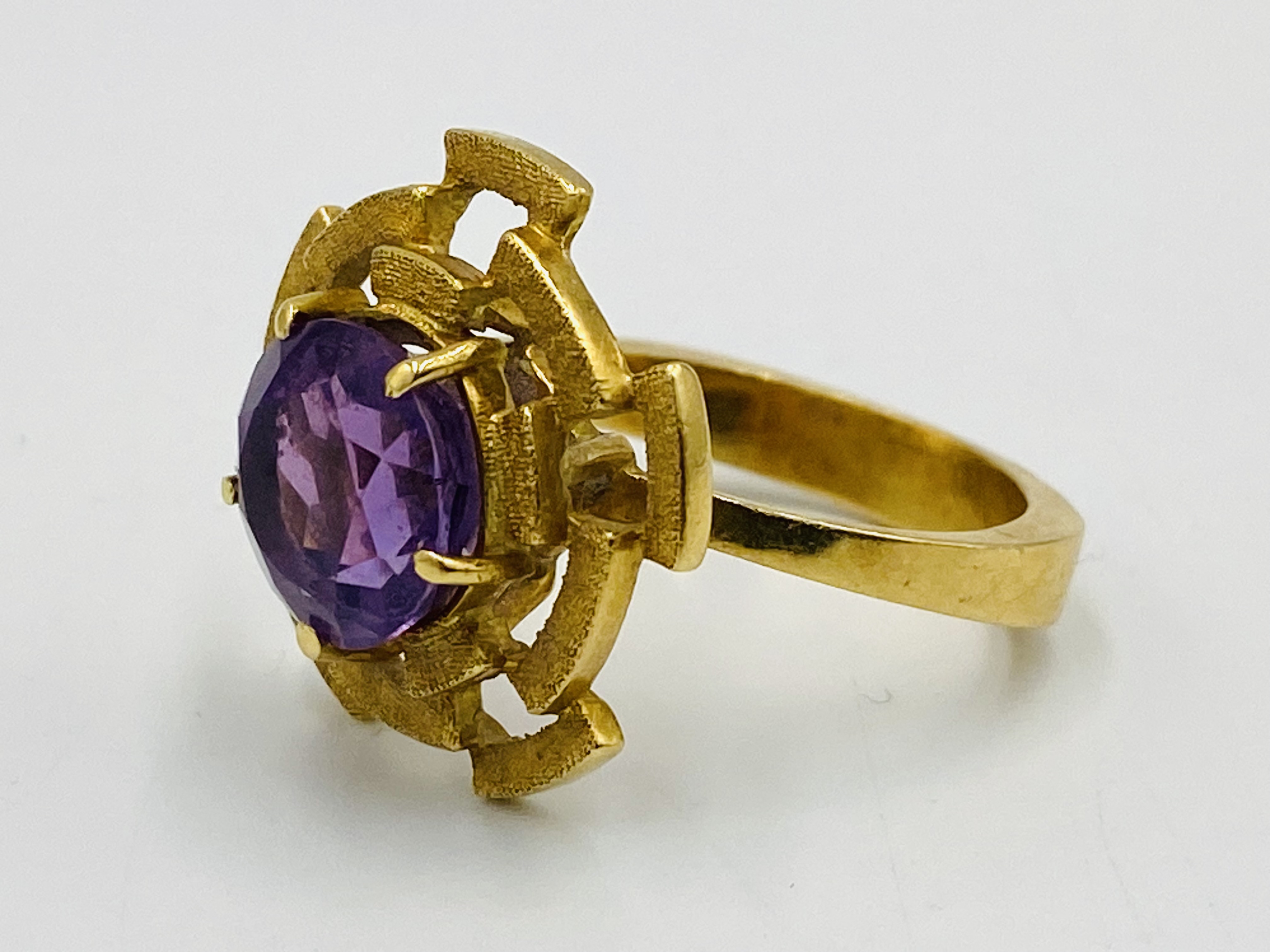 1970's 18ct gold ring with central amethyst stone - Bild 2 aus 4