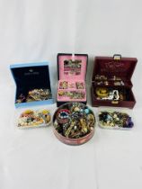 Quantity of costume jewellery