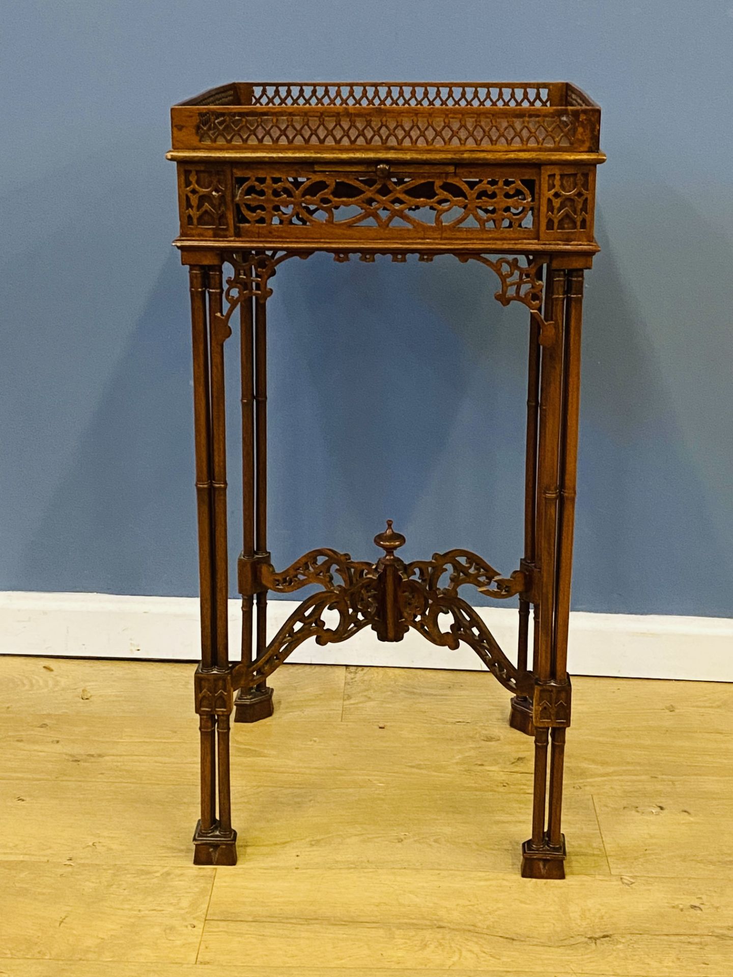 Reproduction Chippendale style mahogany urn stand
