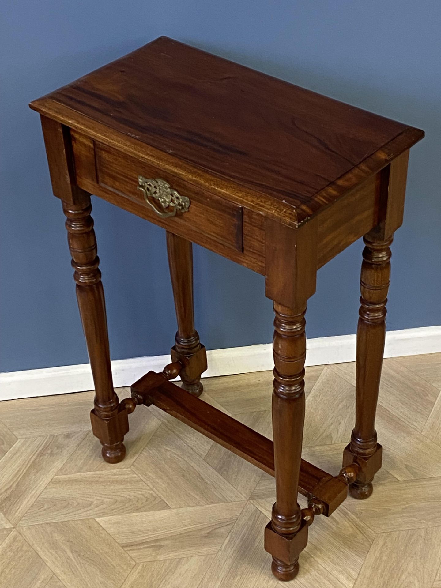 Tall mahogany side table - Image 5 of 8