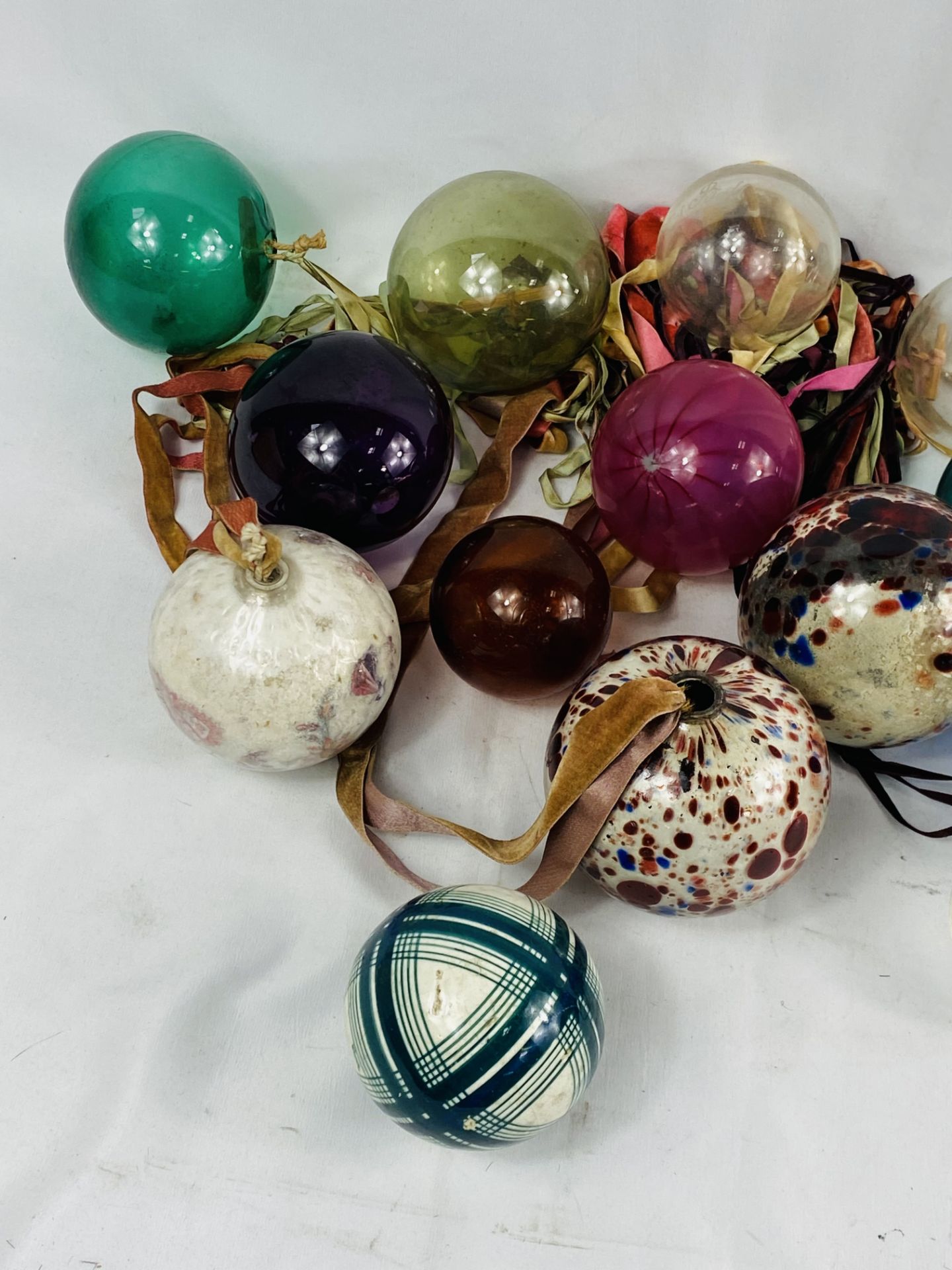 Fourteen decorative glass balls - Image 6 of 7