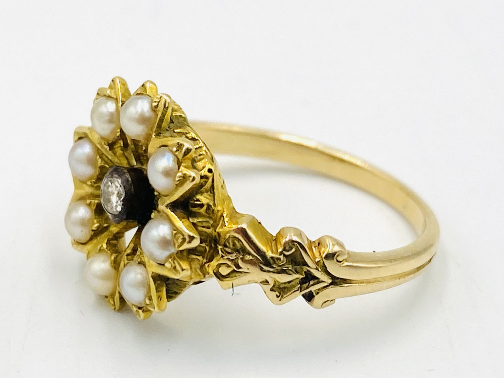 18ct gold ring set with central diamond and seed pearl surround - Image 2 of 4