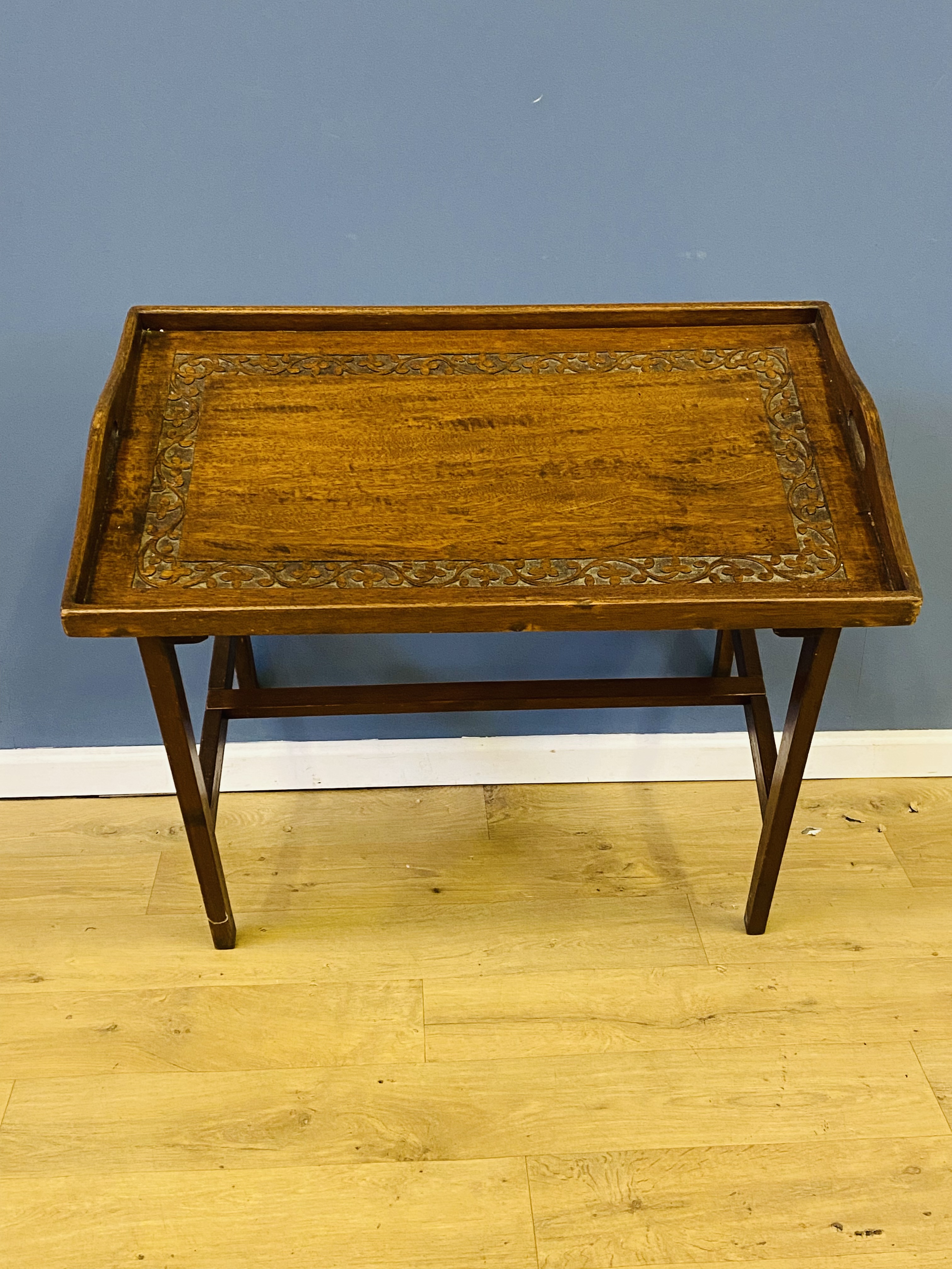 Carved mahogany tray top table - Image 5 of 8