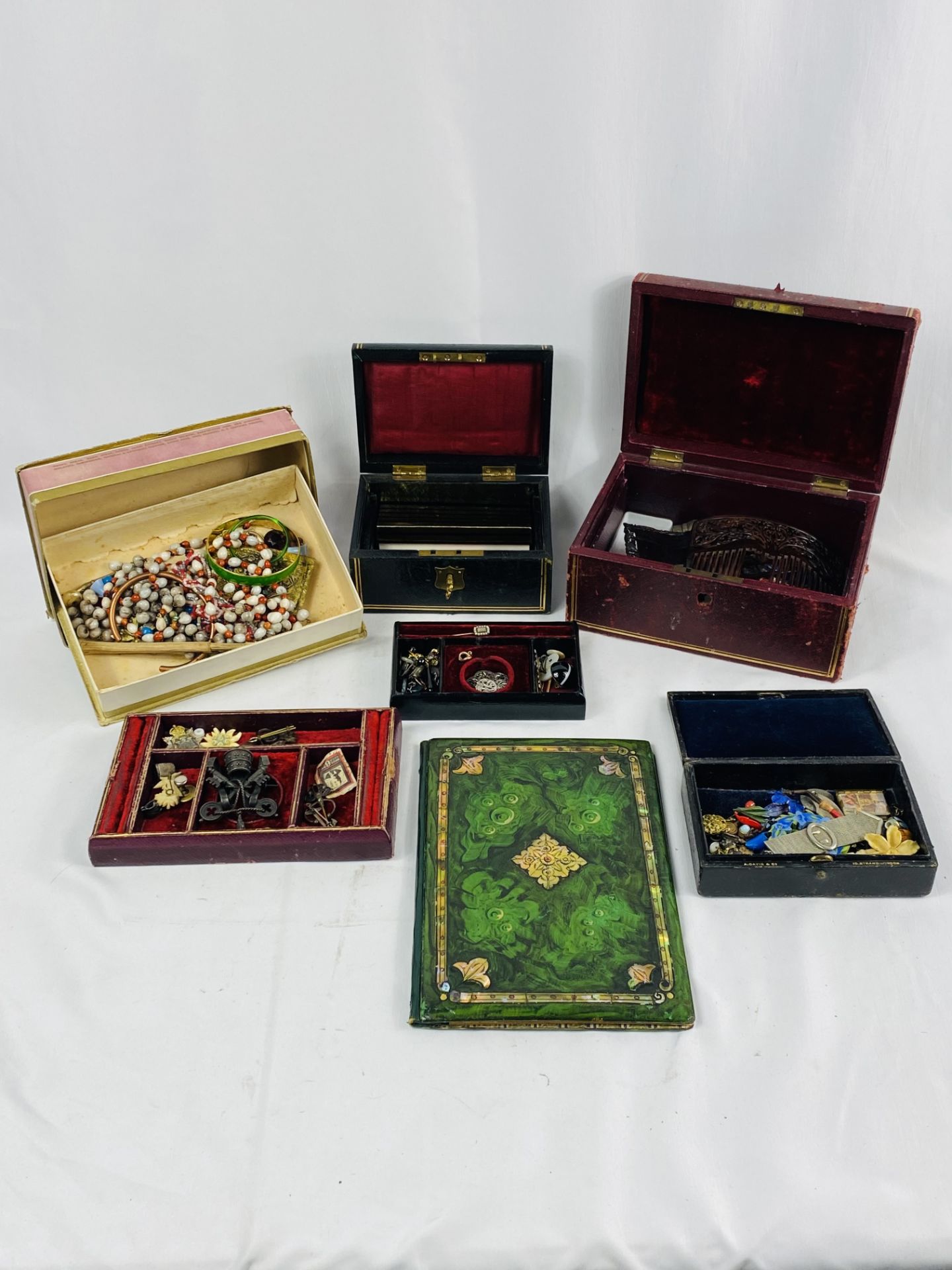 Three jewellery boxes containing a quantity of costume jewellery - Bild 2 aus 9