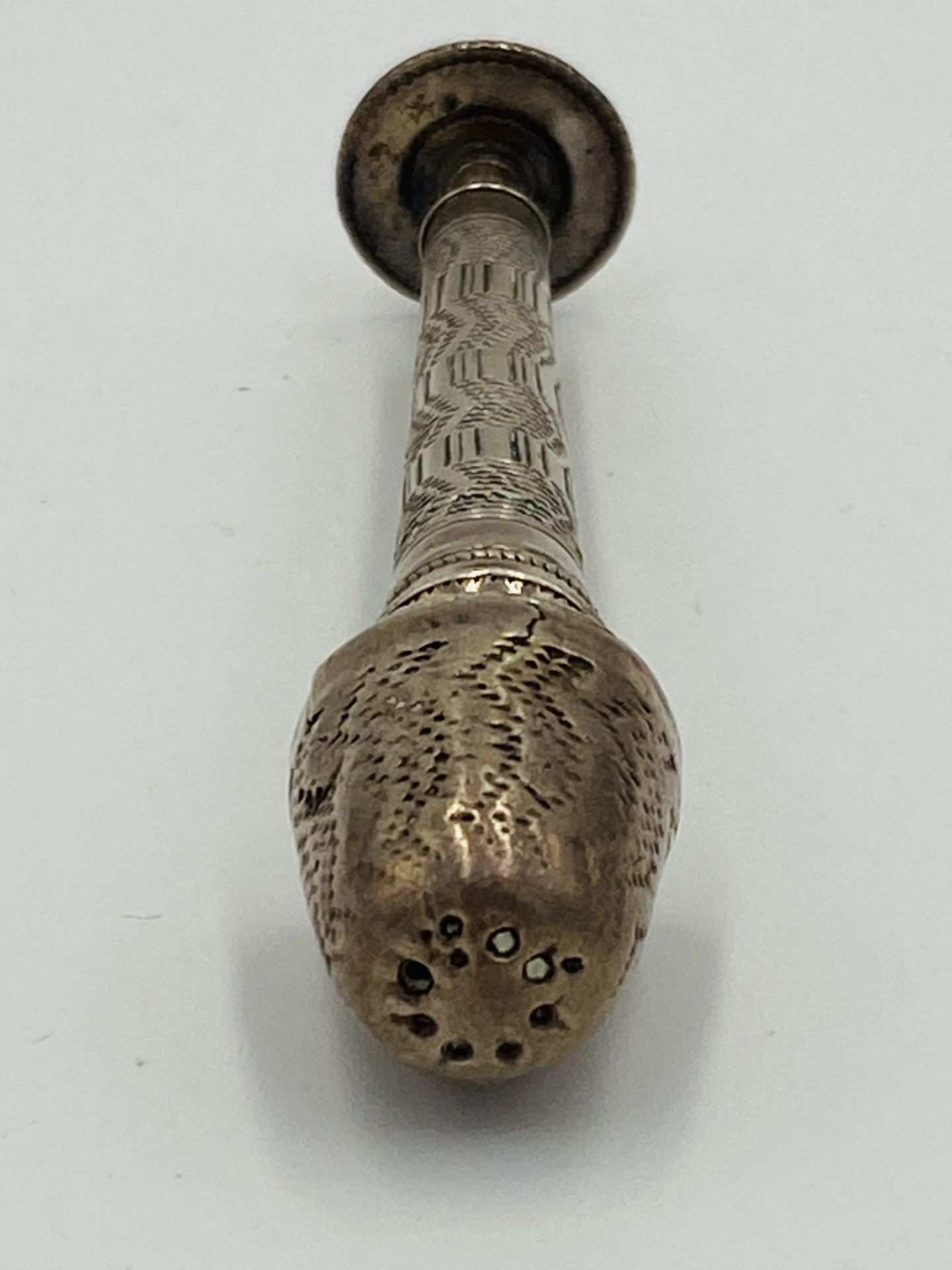 A silver standing thimble compendium/needle case/seal - Image 4 of 6