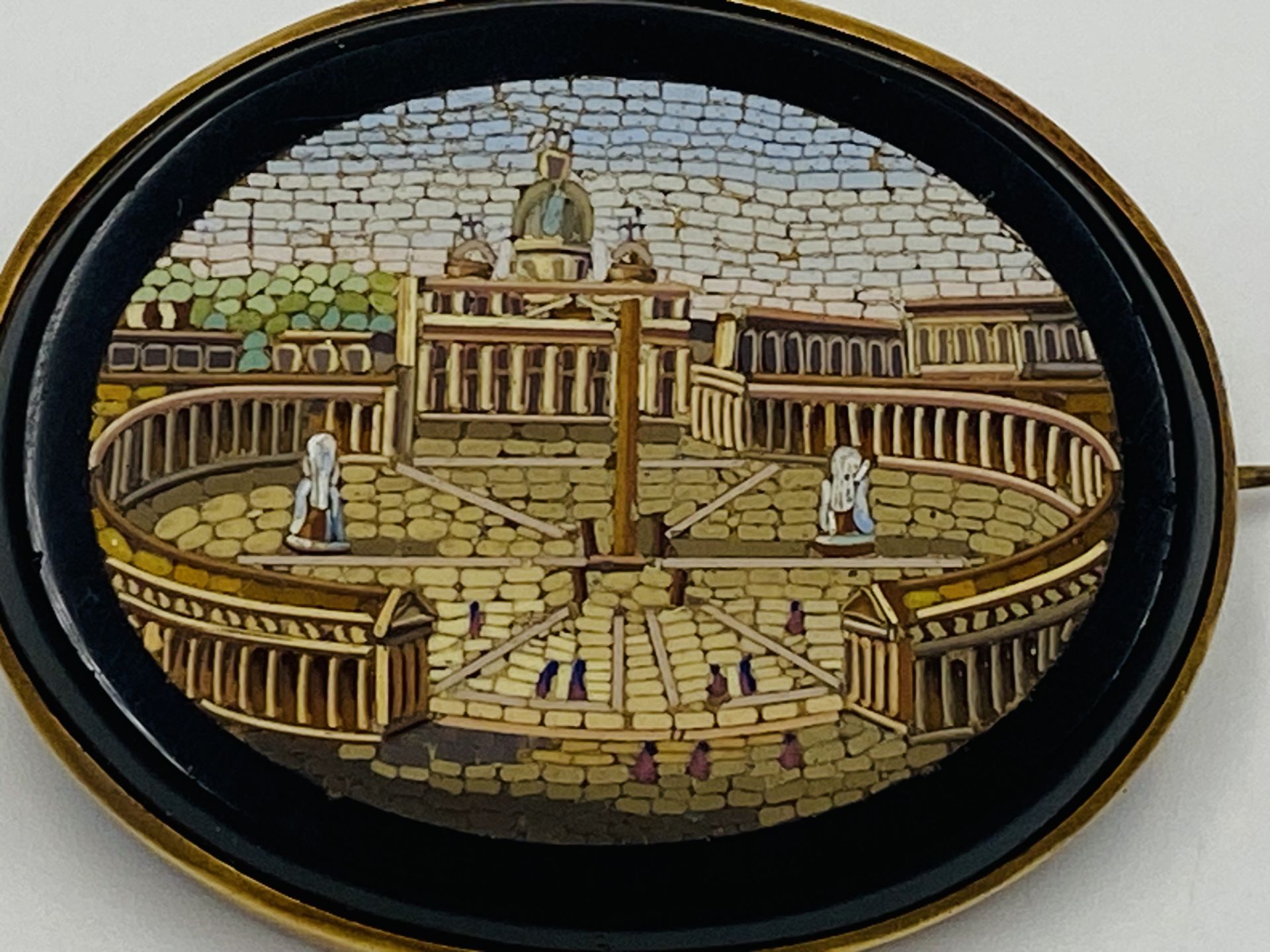 Micro mosaic gold brooch - Image 2 of 4