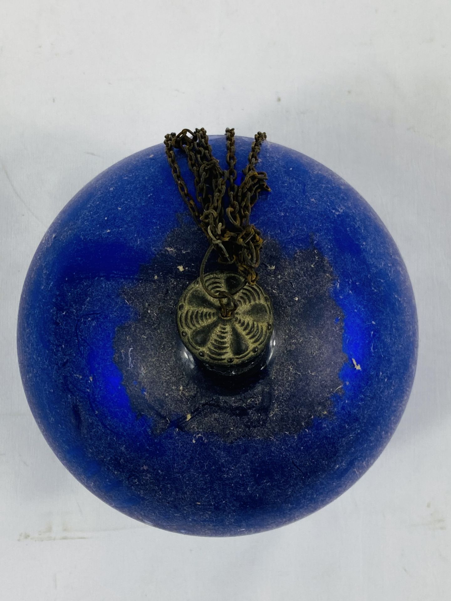 Blue mirrored glass witches ball - Image 4 of 6