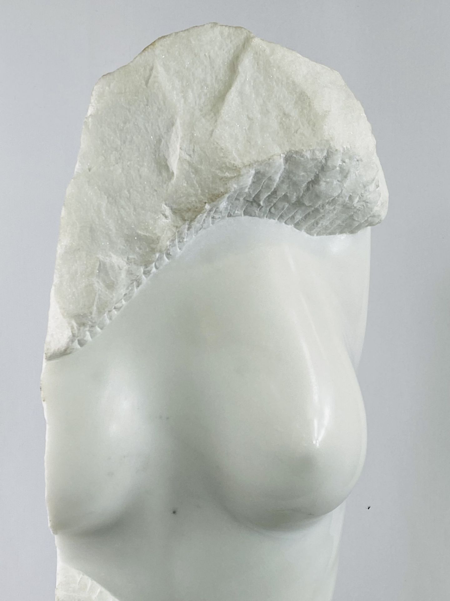 Marble sculpture of female nude torso with signature - Image 7 of 11