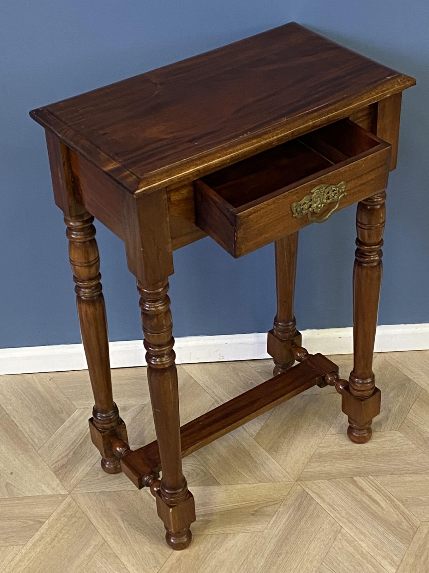 Tall mahogany side table - Image 3 of 8
