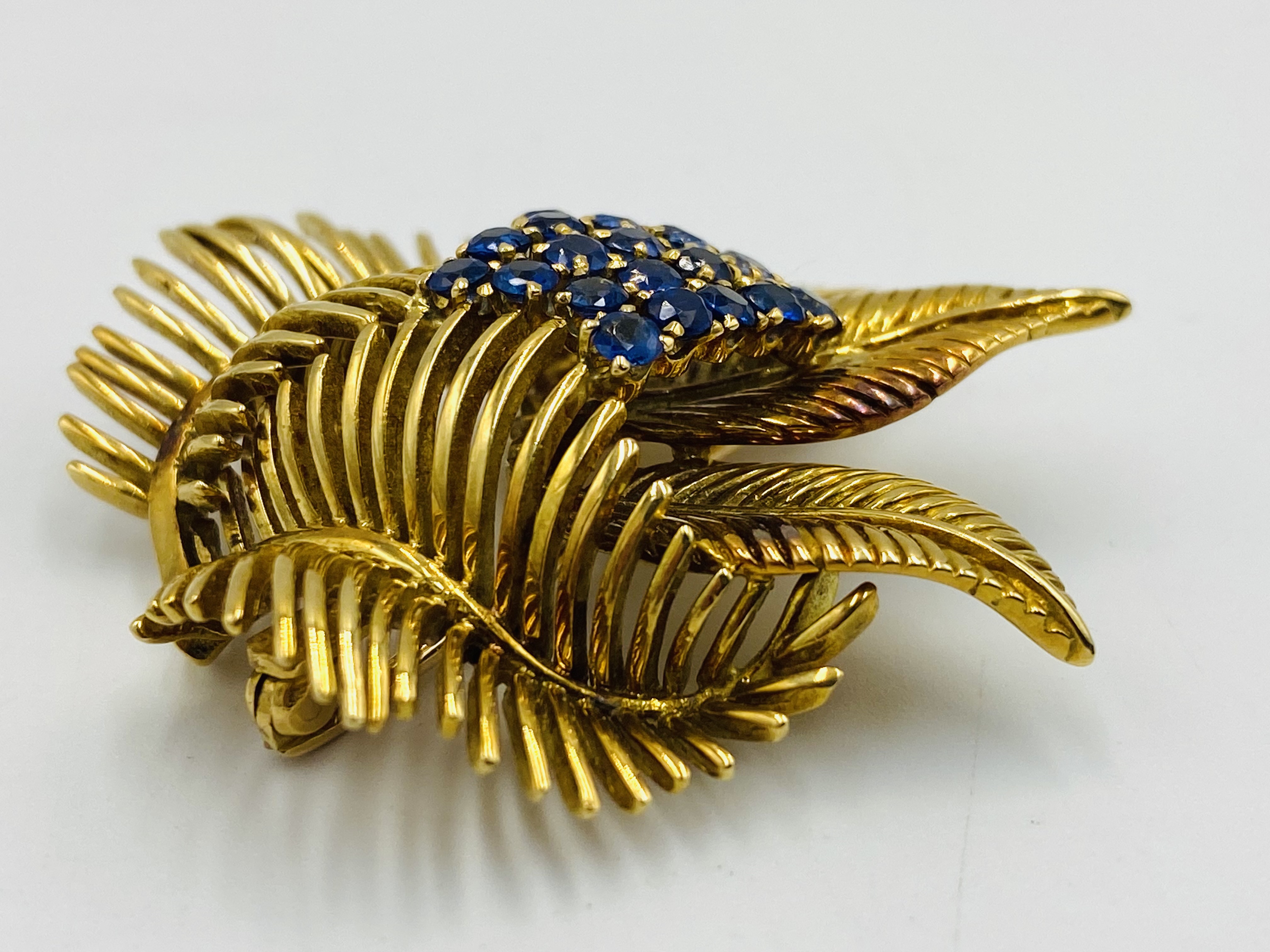 18ct gold, sapphire and diamond brooch - Image 4 of 5