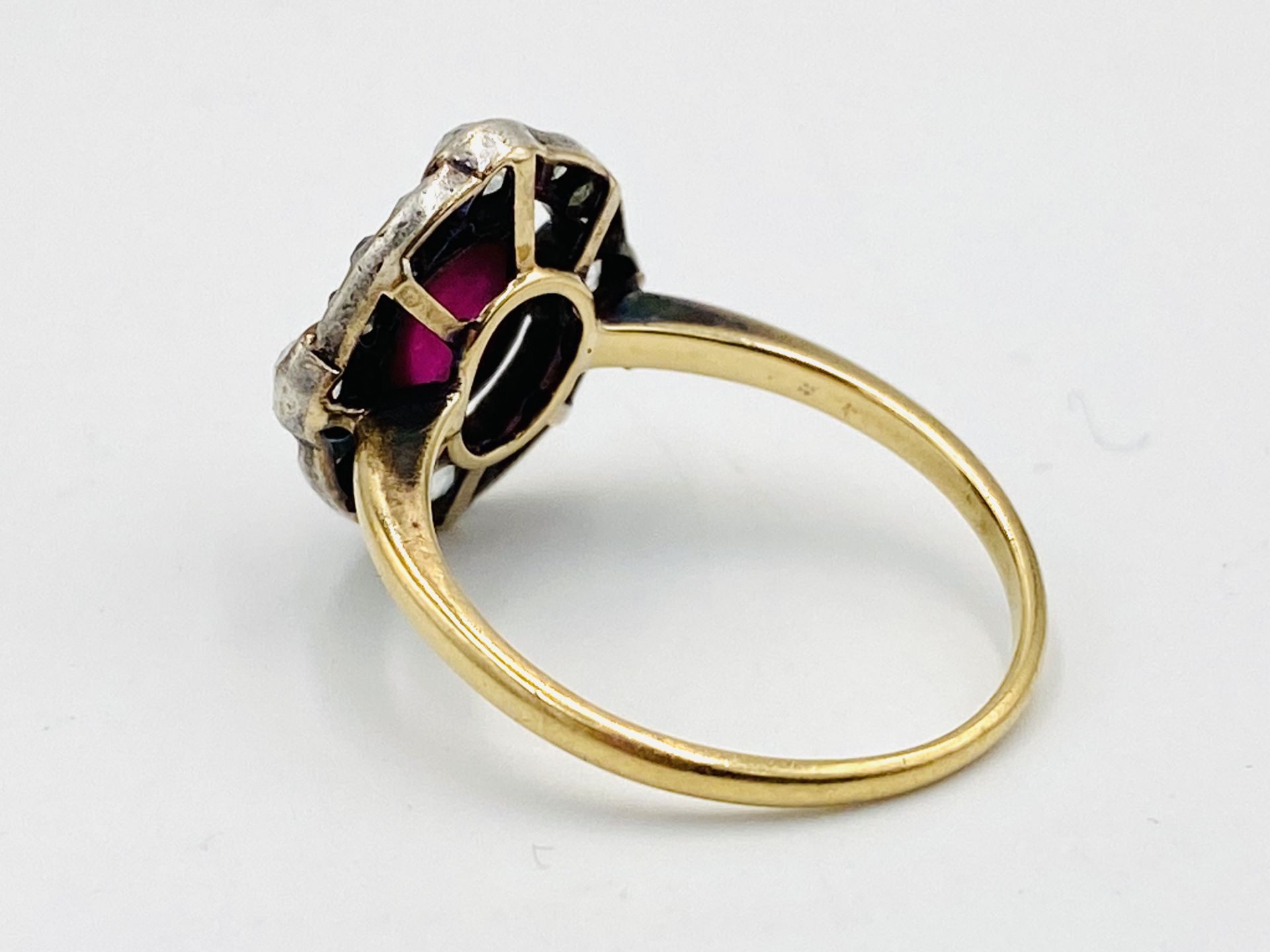 Gold ring set with a centre ruby and diamond surround - Image 4 of 4
