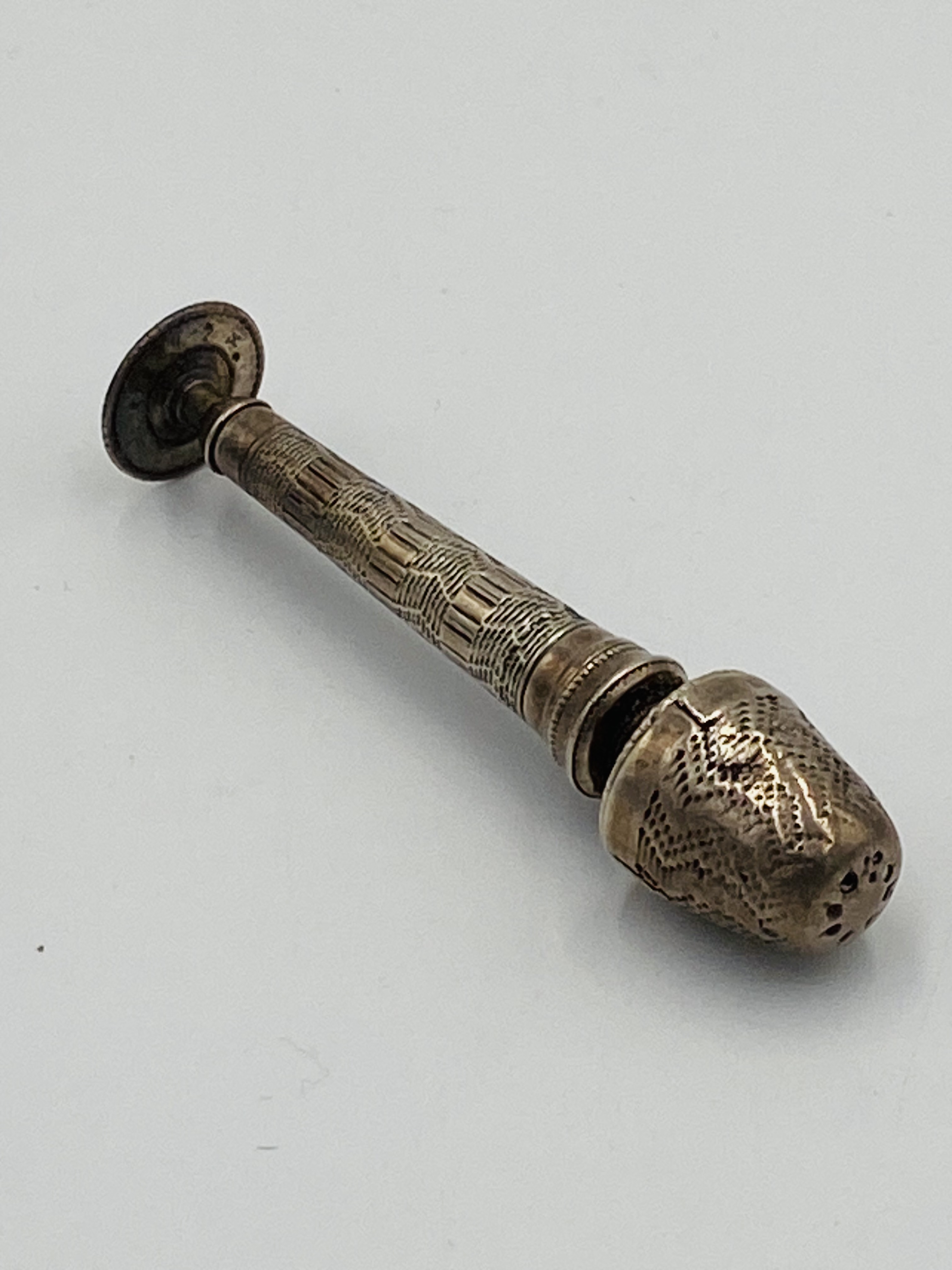 A silver standing thimble compendium/needle case/seal - Image 3 of 6