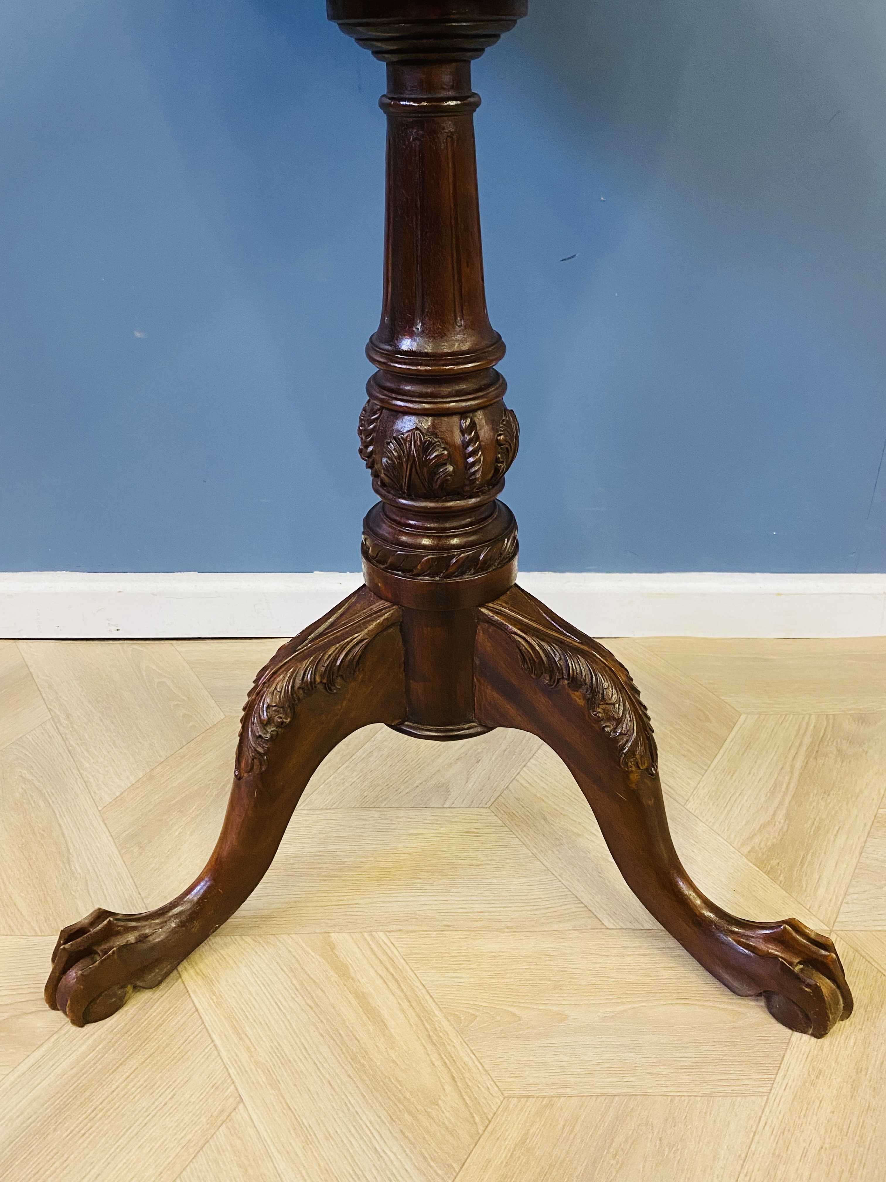 Chippendale style mahogany tripod occasional table - Image 6 of 7