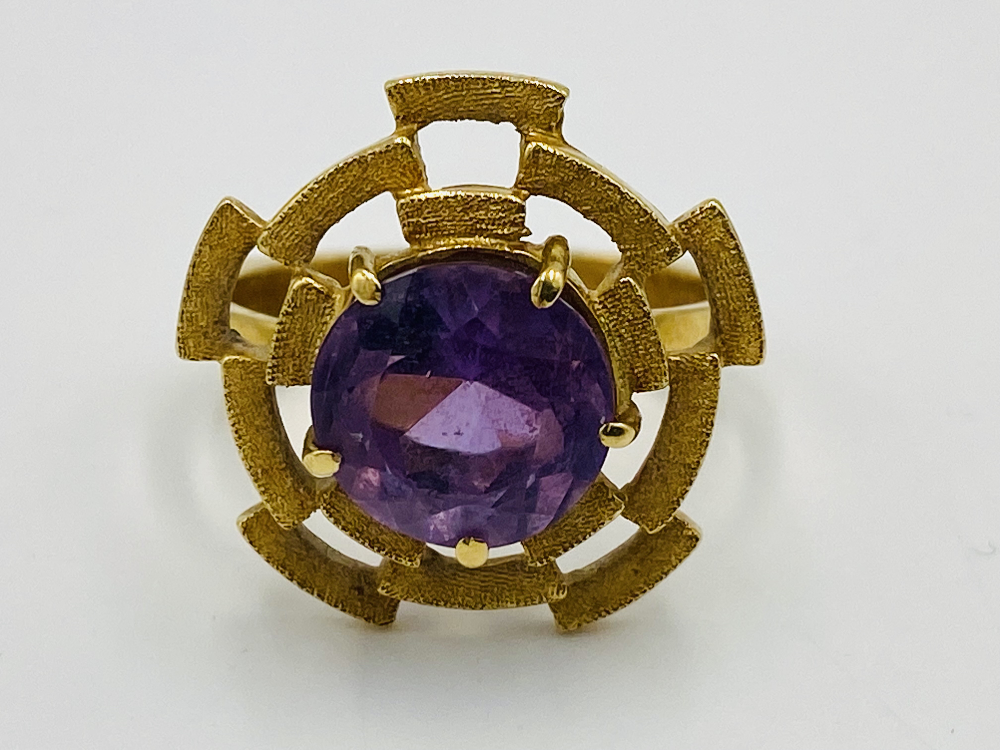 1970's 18ct gold ring with central amethyst stone