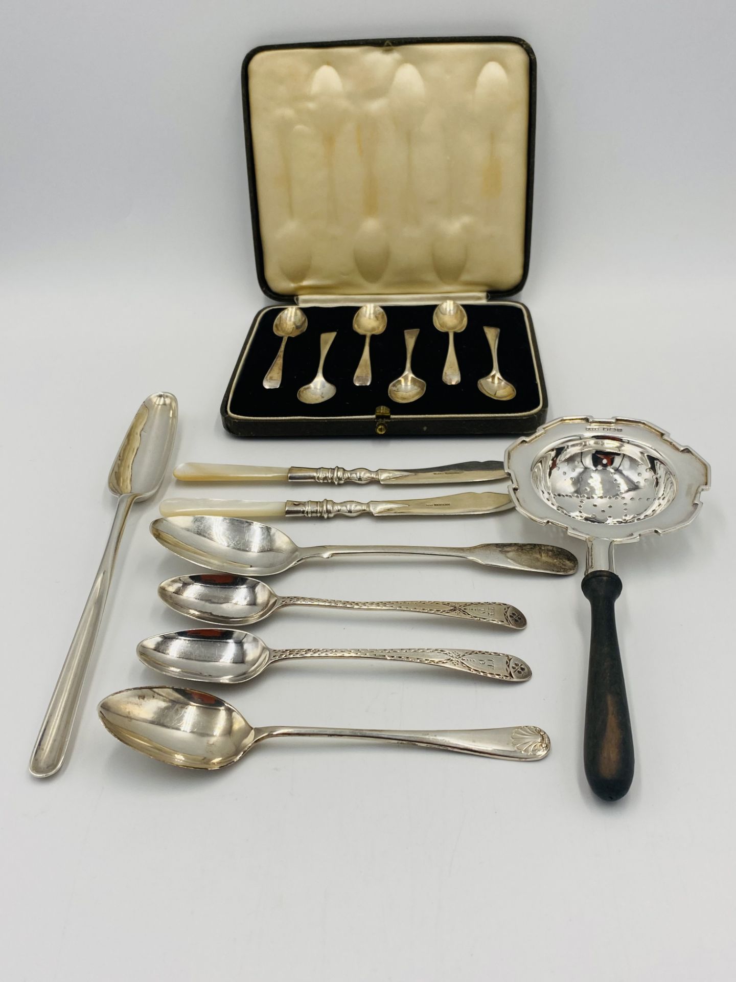 Boxed set of silver spoons and other silver flatware - Image 2 of 5