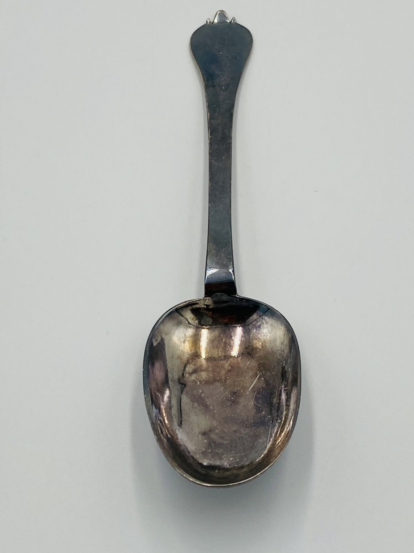 A William III silver Trefid spoon with beaded rat-tail, London 1699 - Bild 4 aus 5