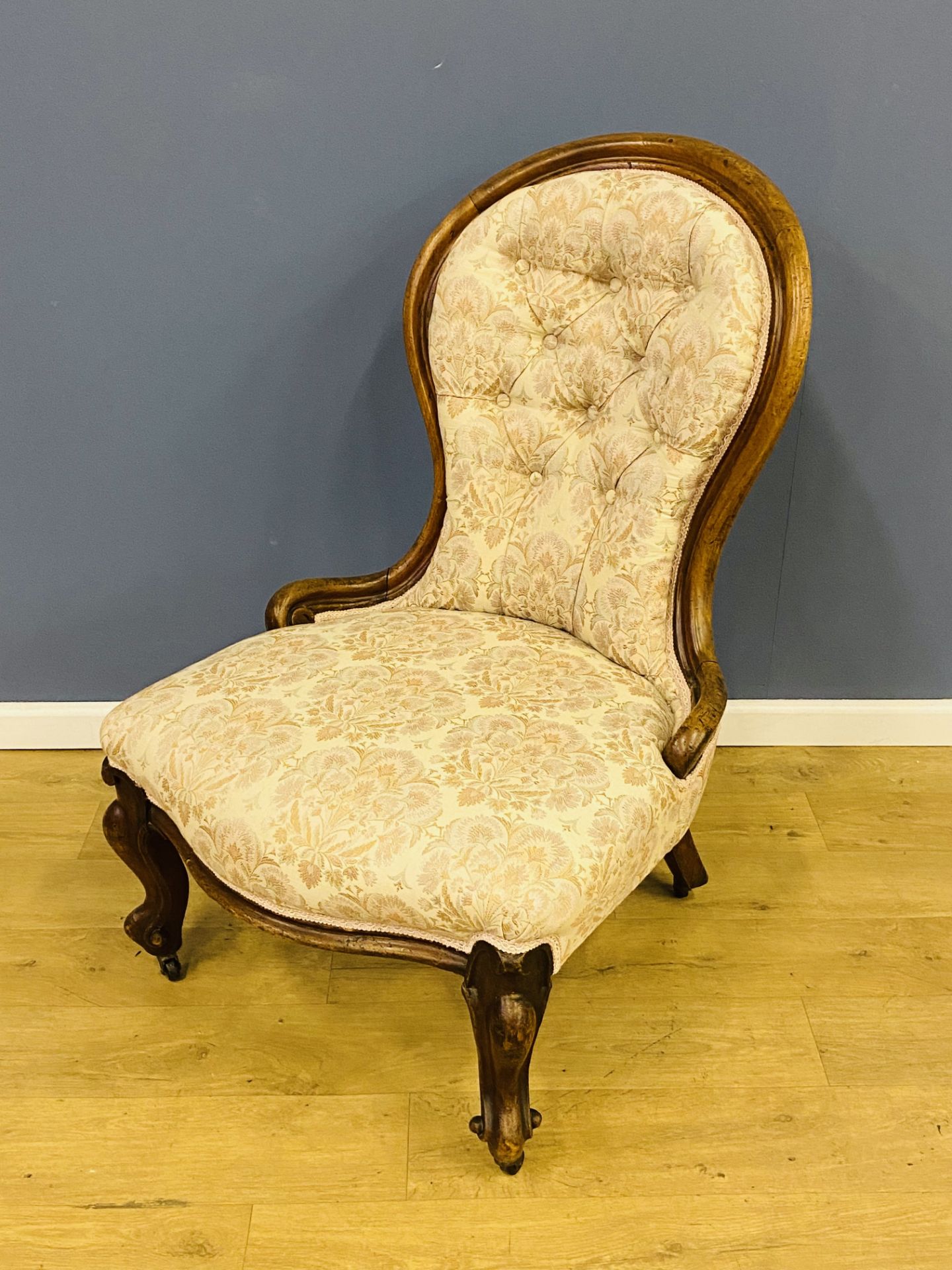 Victorian walnut spoon back ladies chair - Image 3 of 5