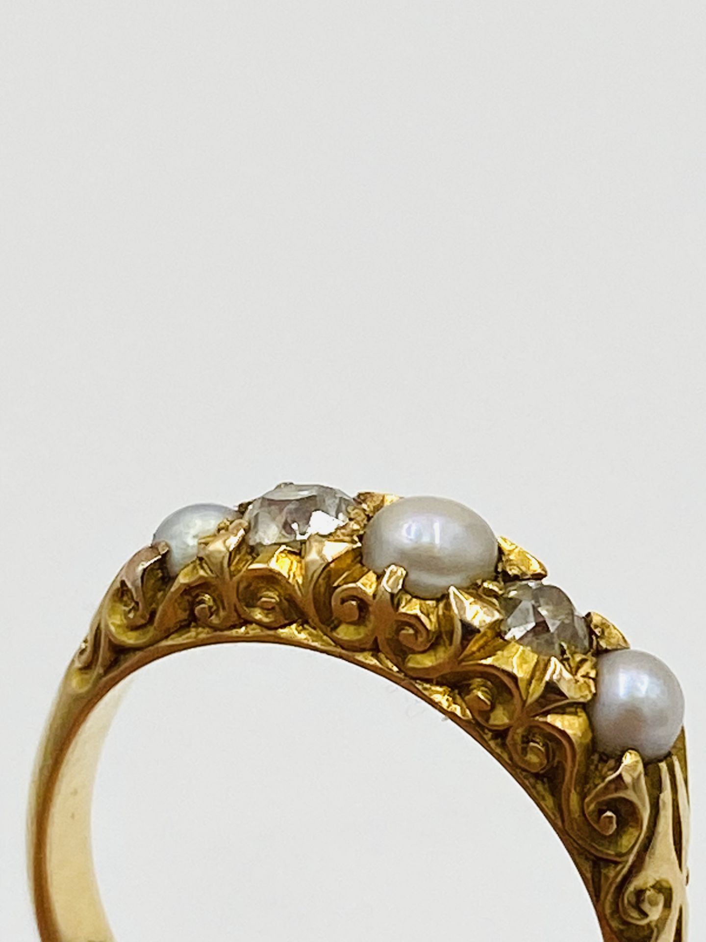 18ct gold ring with three seed pearls and two diamonds - Bild 3 aus 4