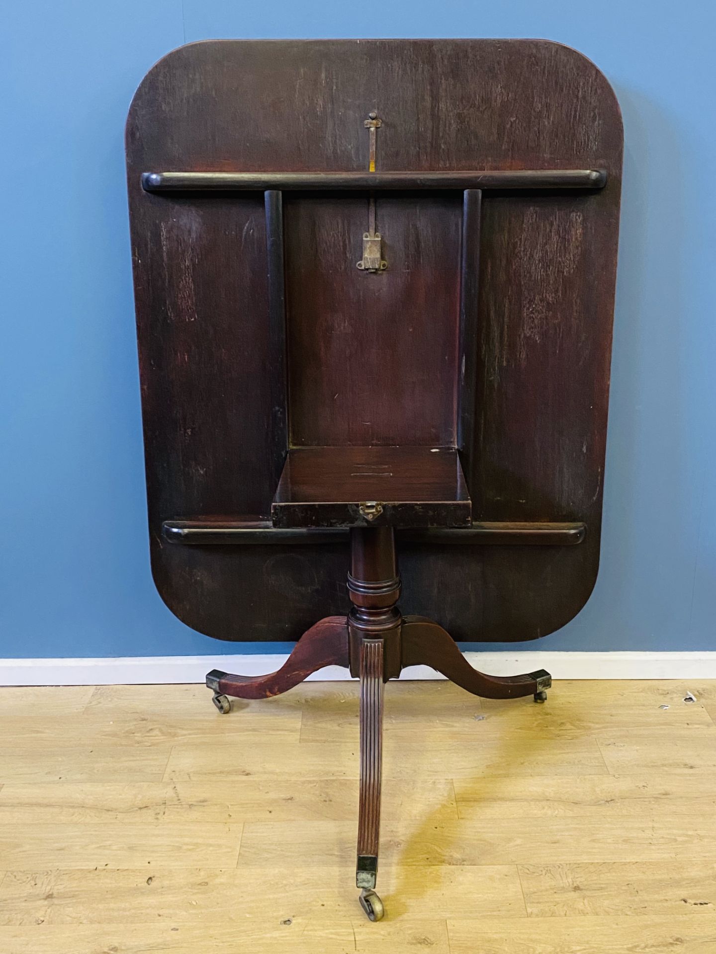 Regency period tilt top dining table - Image 7 of 7