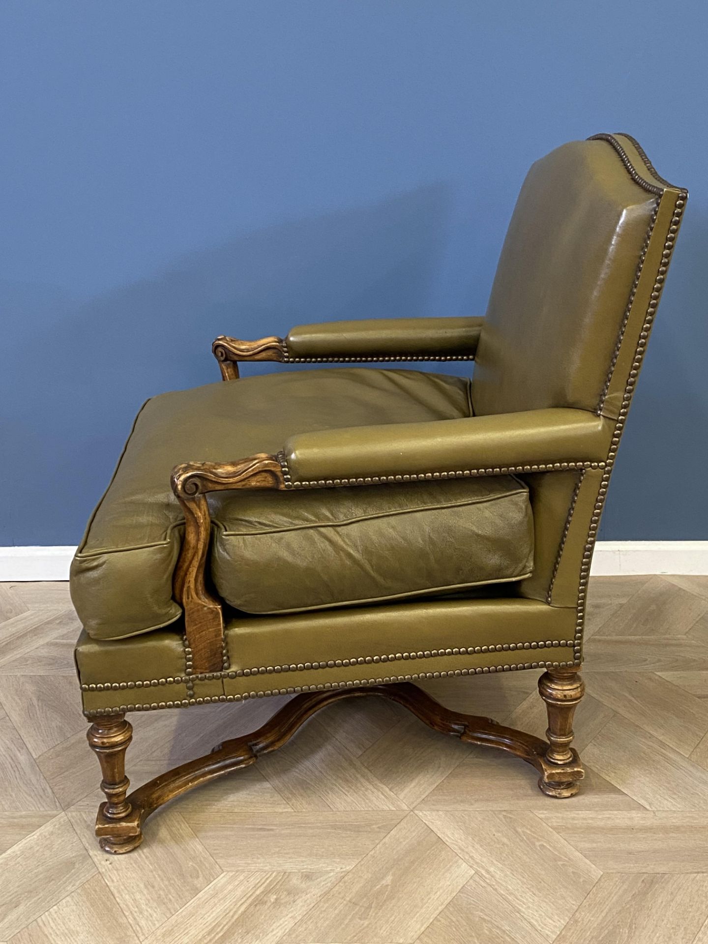 Pair of green leather armchairs - Image 8 of 12