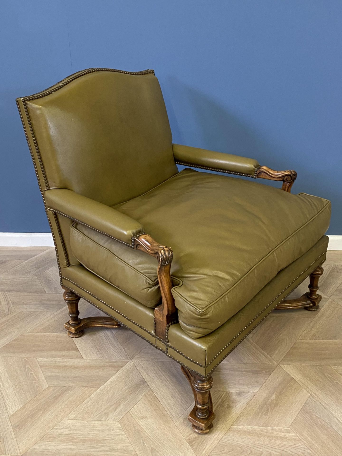 Pair of green leather armchairs - Image 7 of 12
