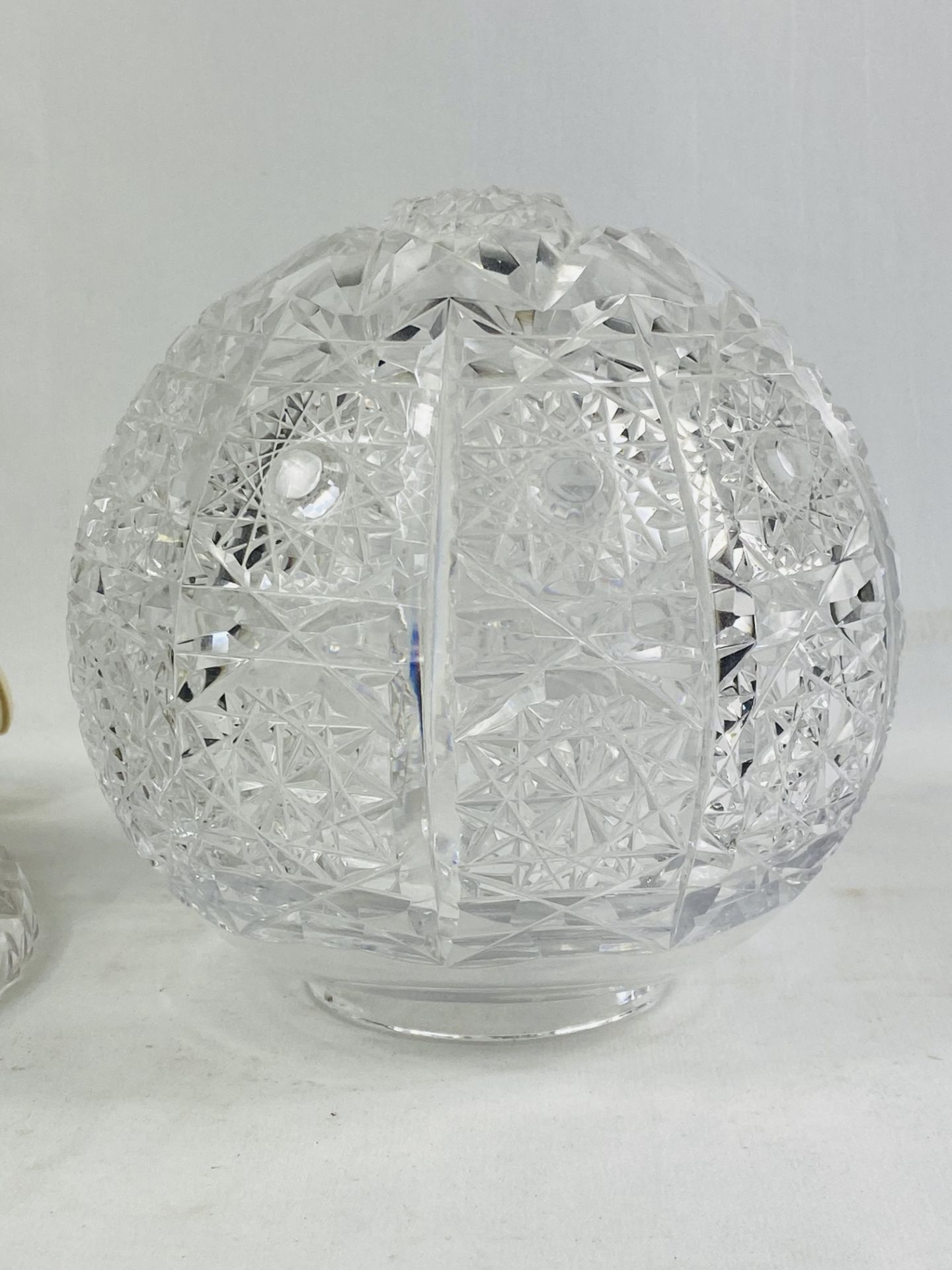 Cut glass table lamp - Image 3 of 5