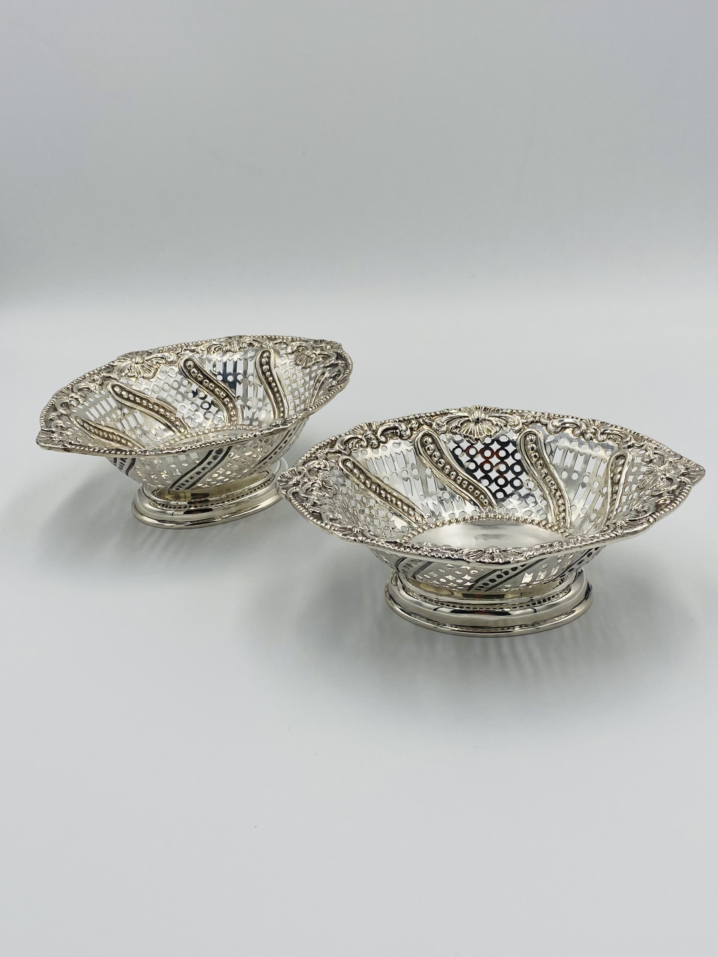 Pair of pierced bon bon dishes, London 1891 - Image 3 of 6