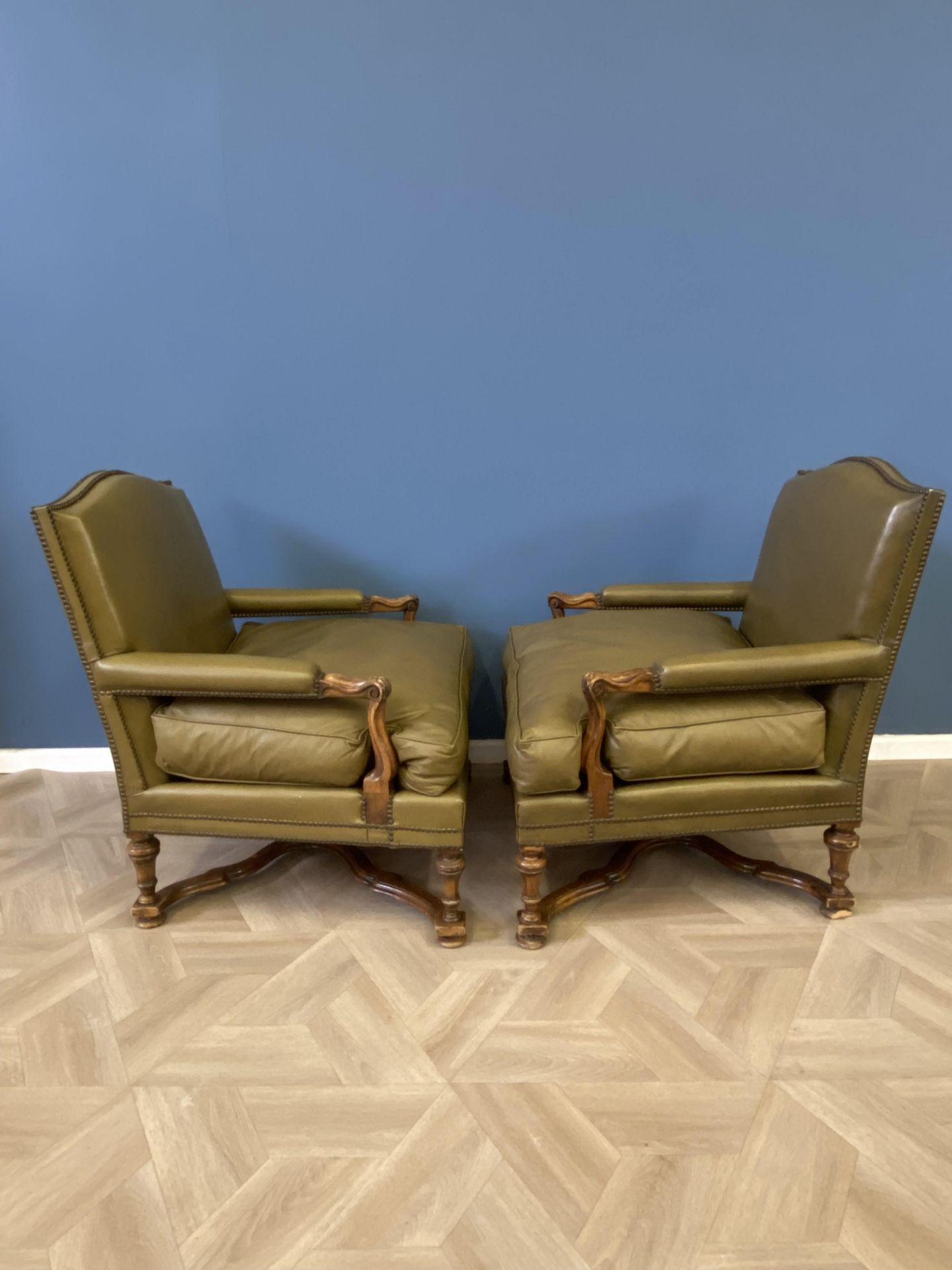 Pair of green leather armchairs - Image 3 of 12