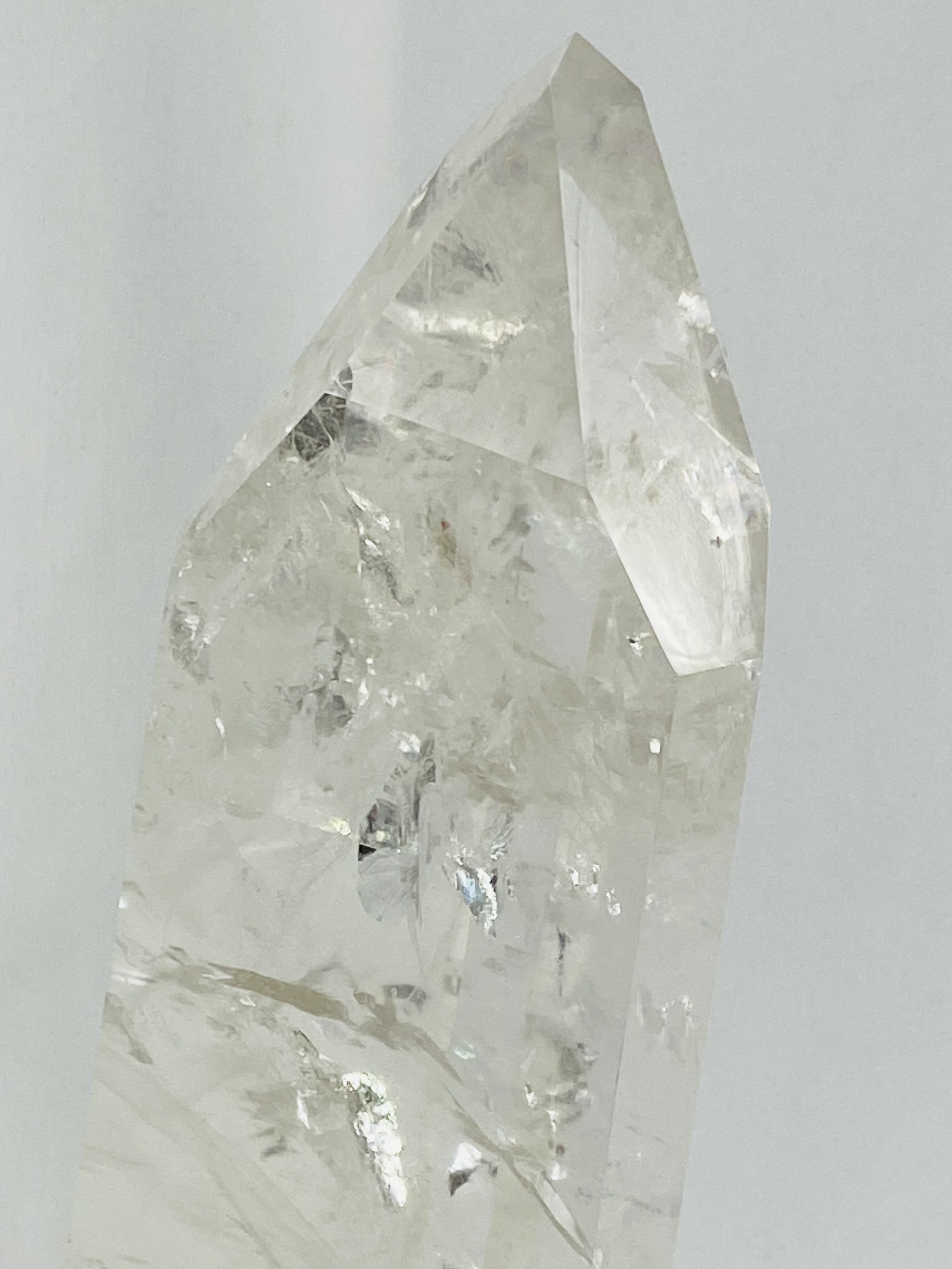 Polished rock crystal mounted in metal base - Image 6 of 6