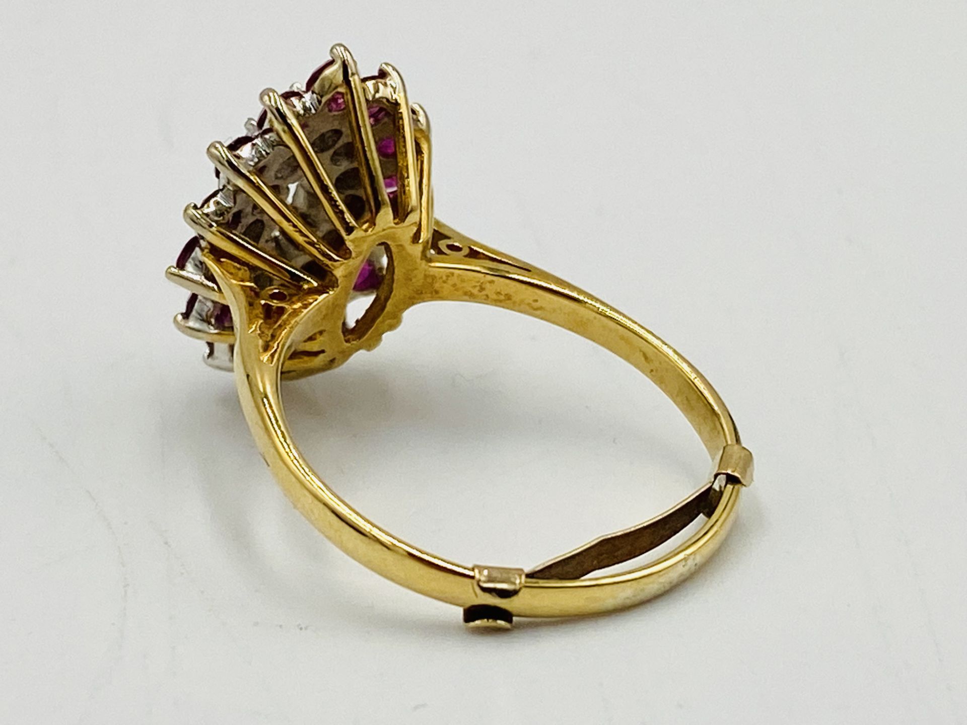 9ct gold ring set with diamonds and pink sapphires - Image 2 of 6
