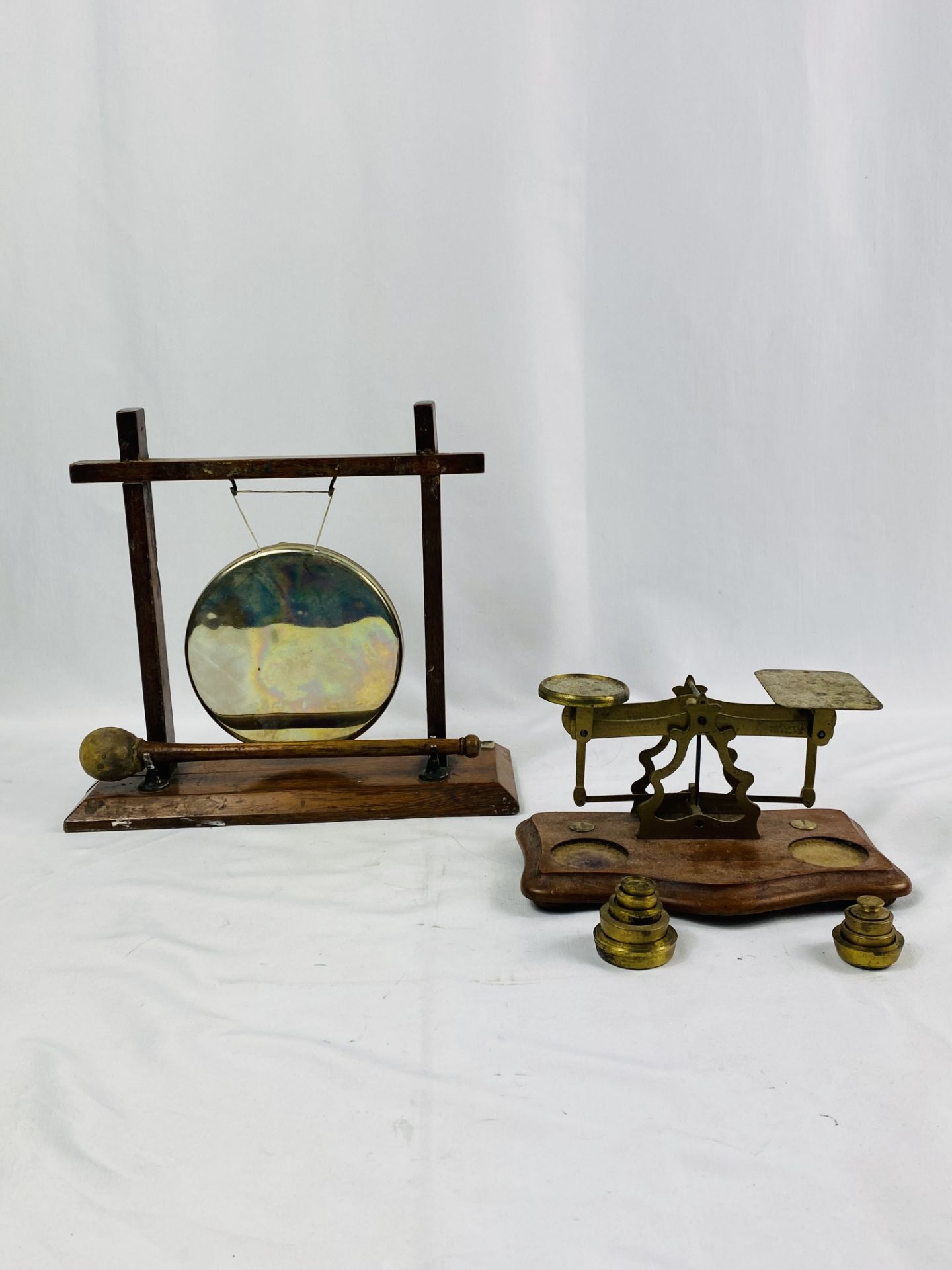 Oak table gong together with a set of postal scales - Image 3 of 5